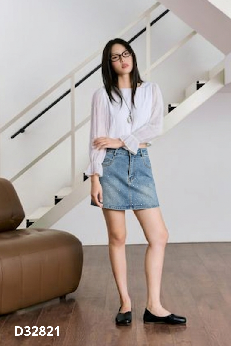 Chân váy jeans xanh đính đá