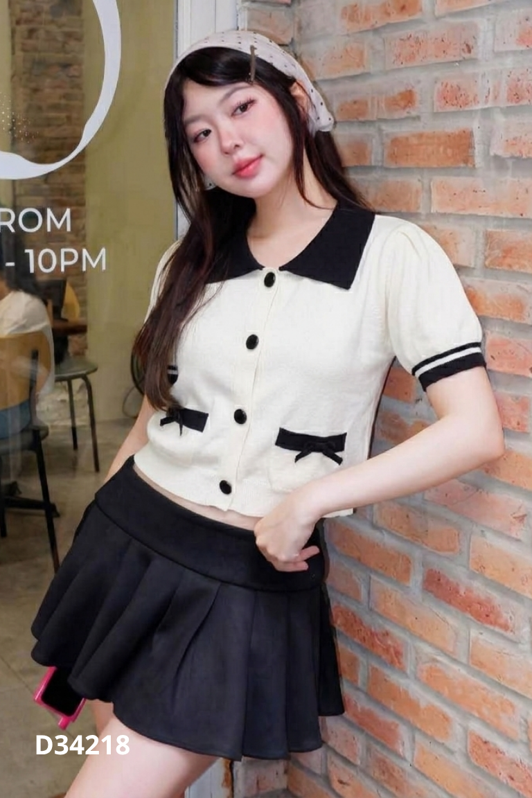 Áo len kem cổ đen phối cúc