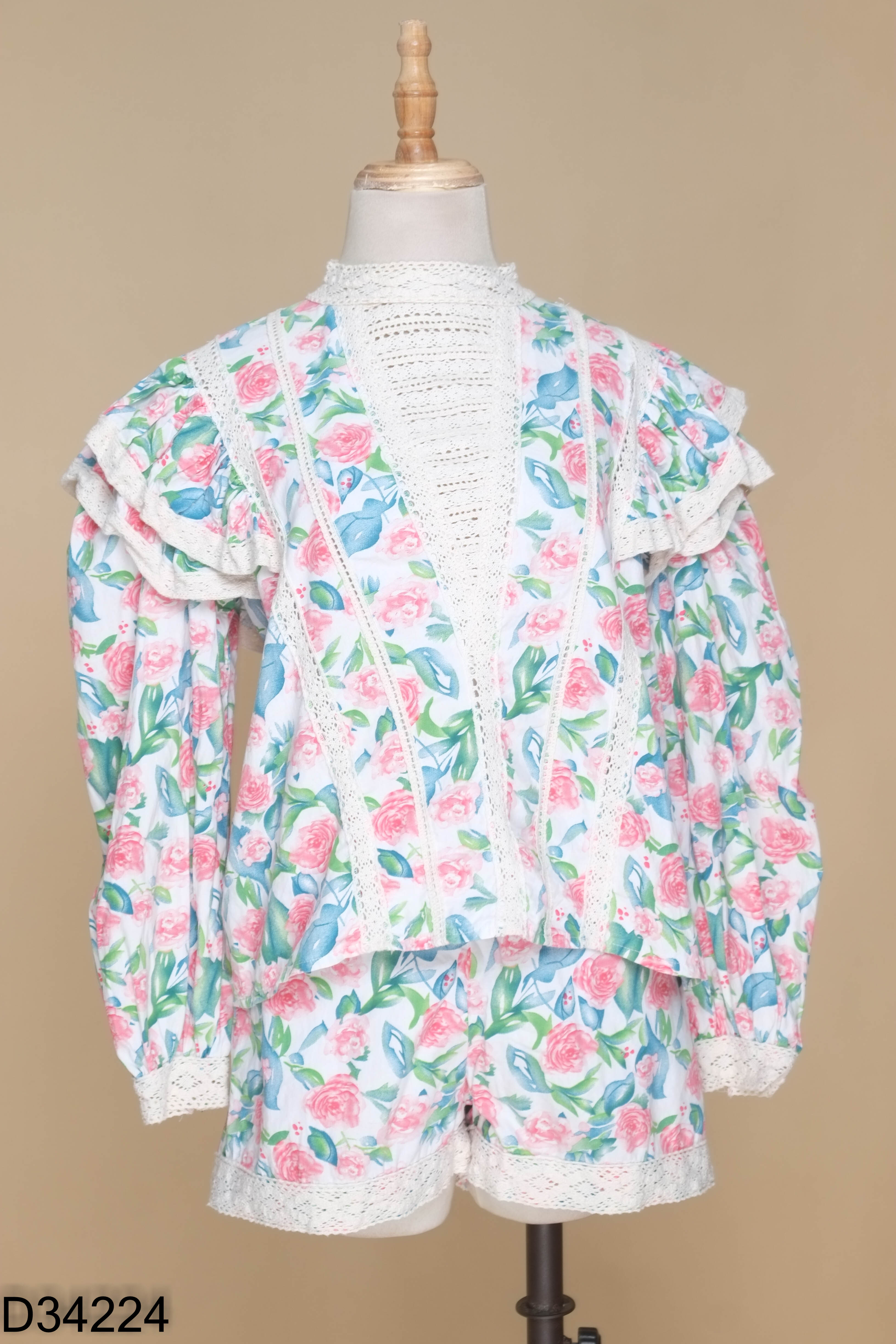 Set trắng hoa K CLOSET+quần