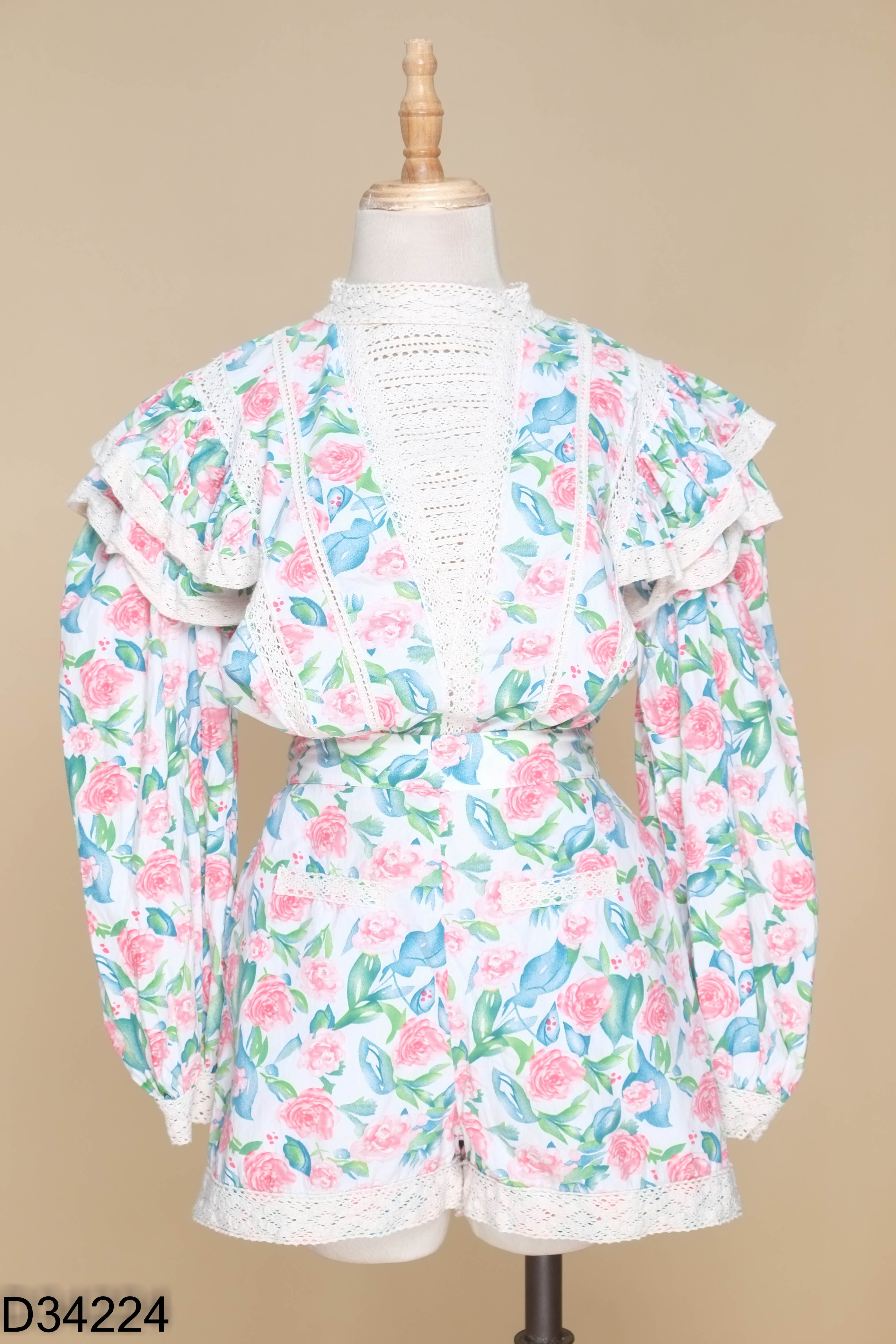 Set trắng hoa K CLOSET+quần