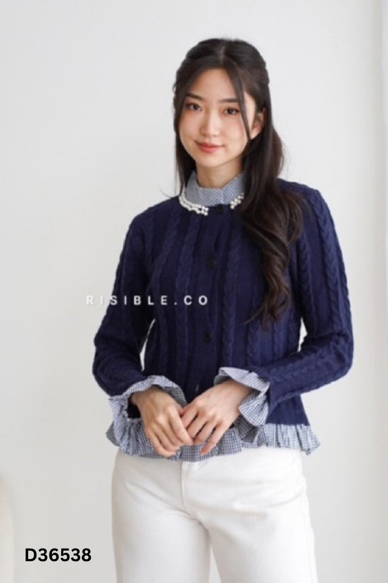 Áo len xanh viền kẻ hạt ngọc