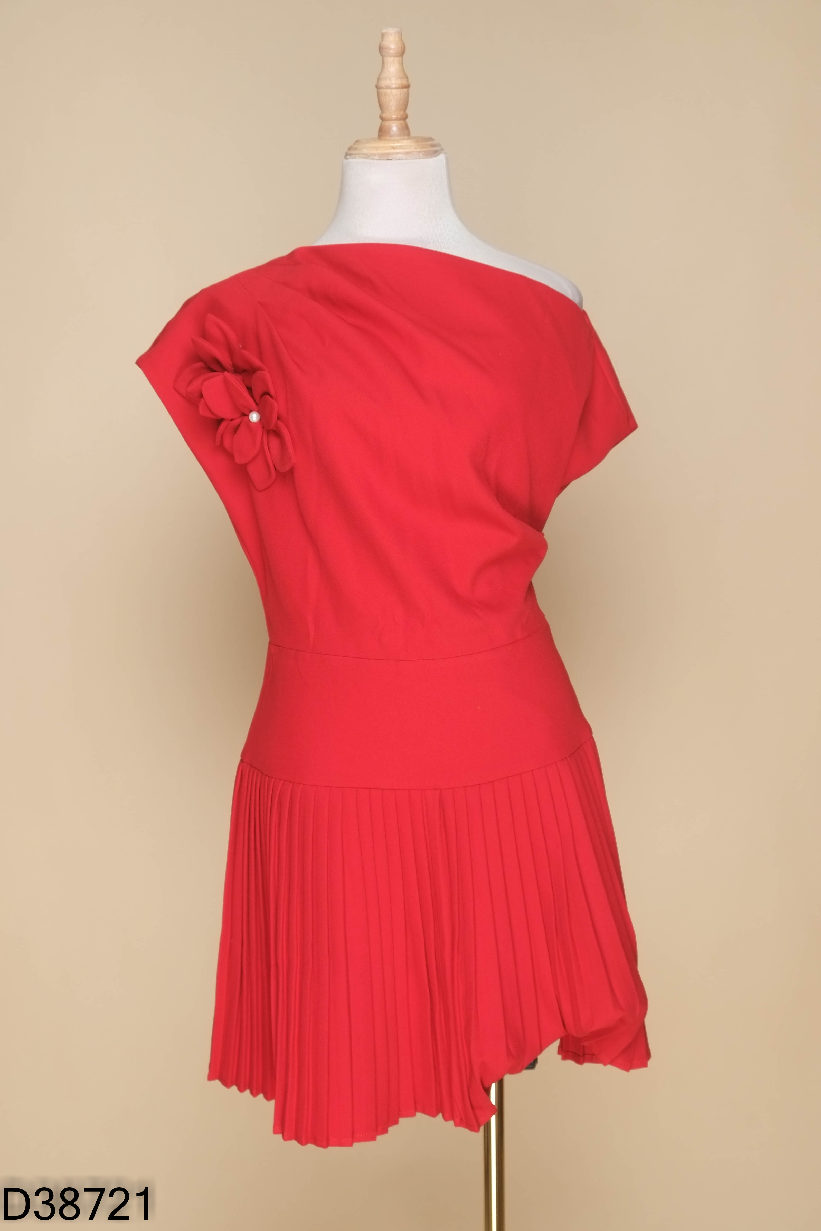 Váy TOP SHOP đỏ đính hoa