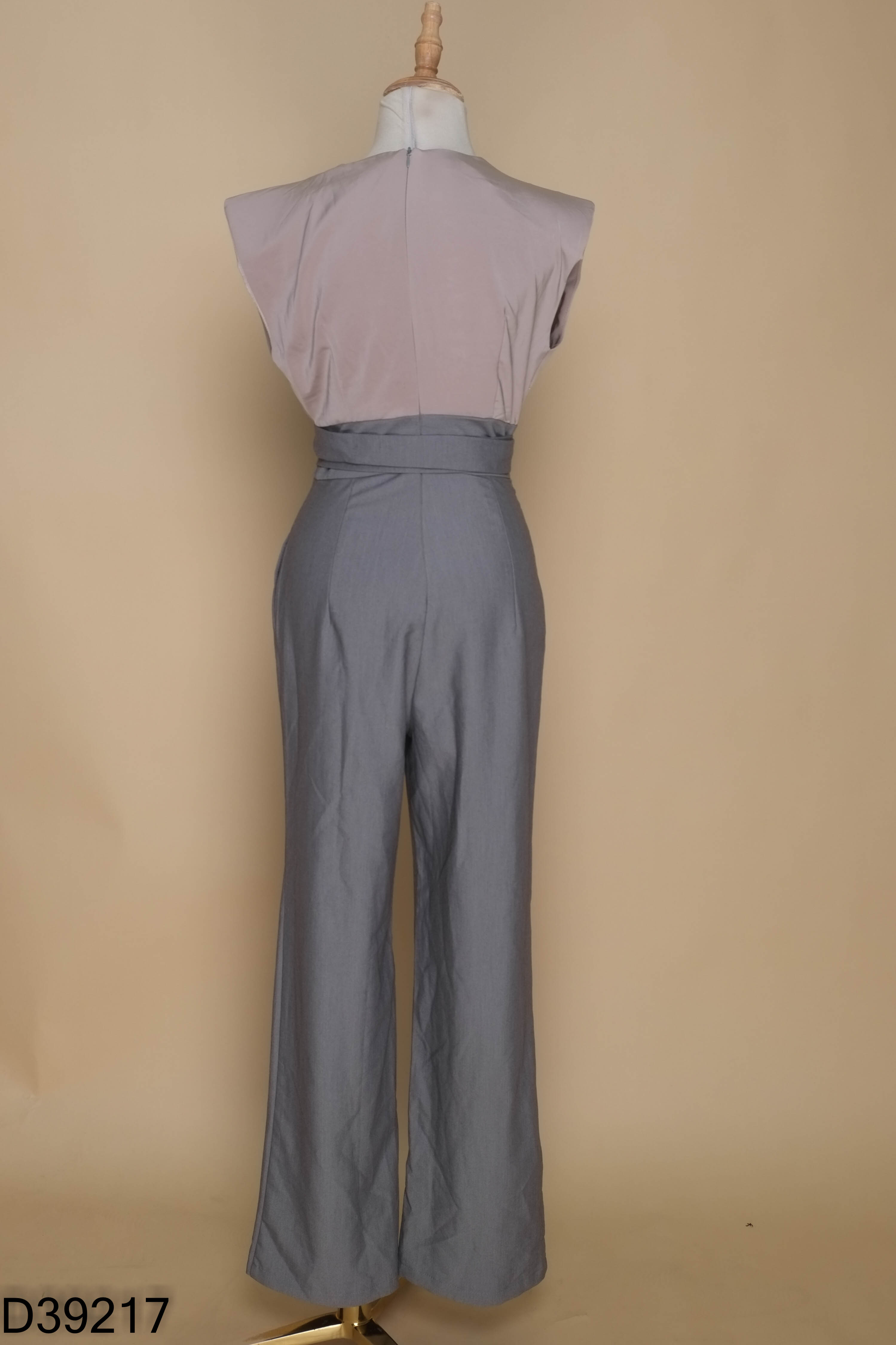 Jumpsuits xám phối be kèm đai