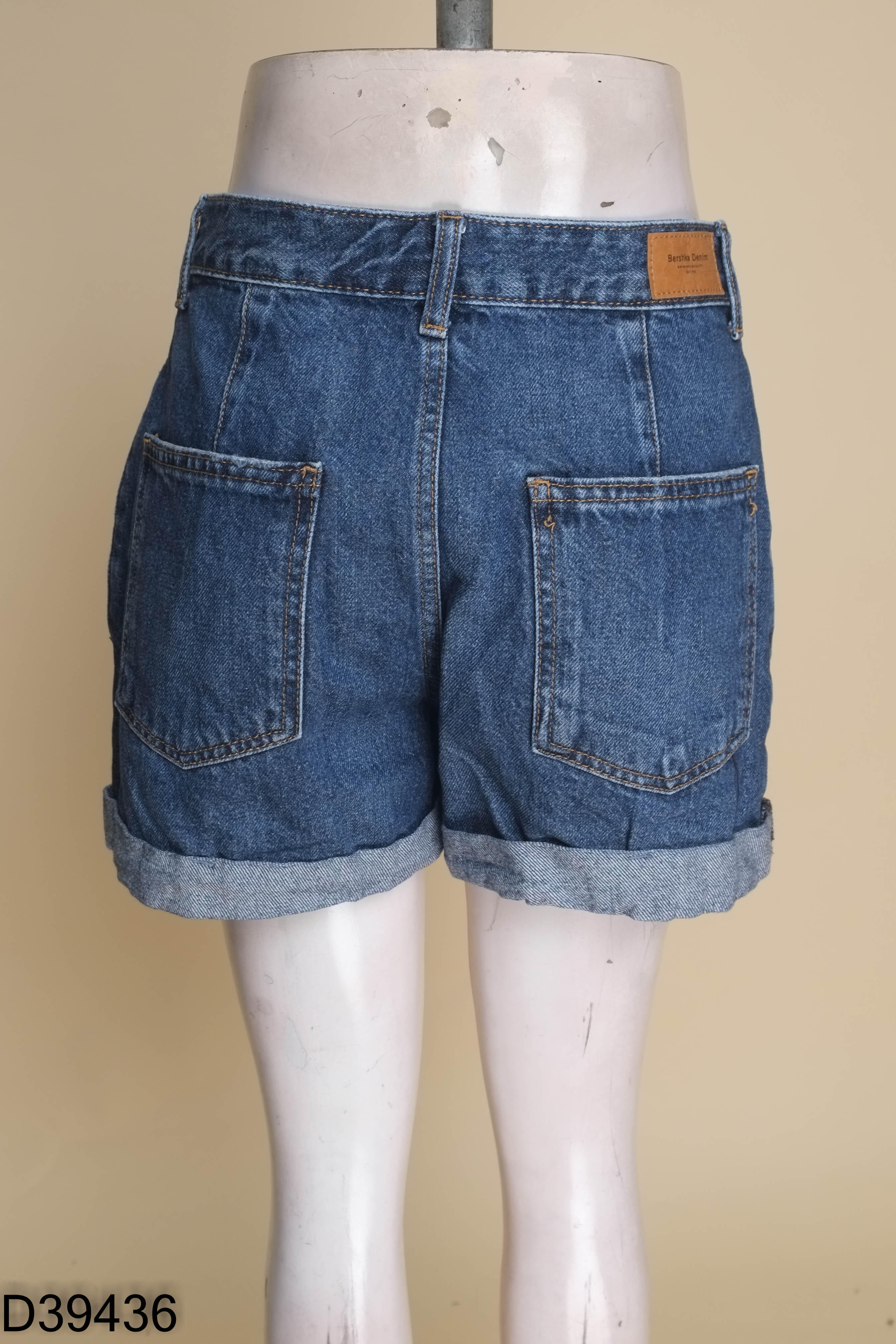 Quần shorts BERSHKA jeans xanh