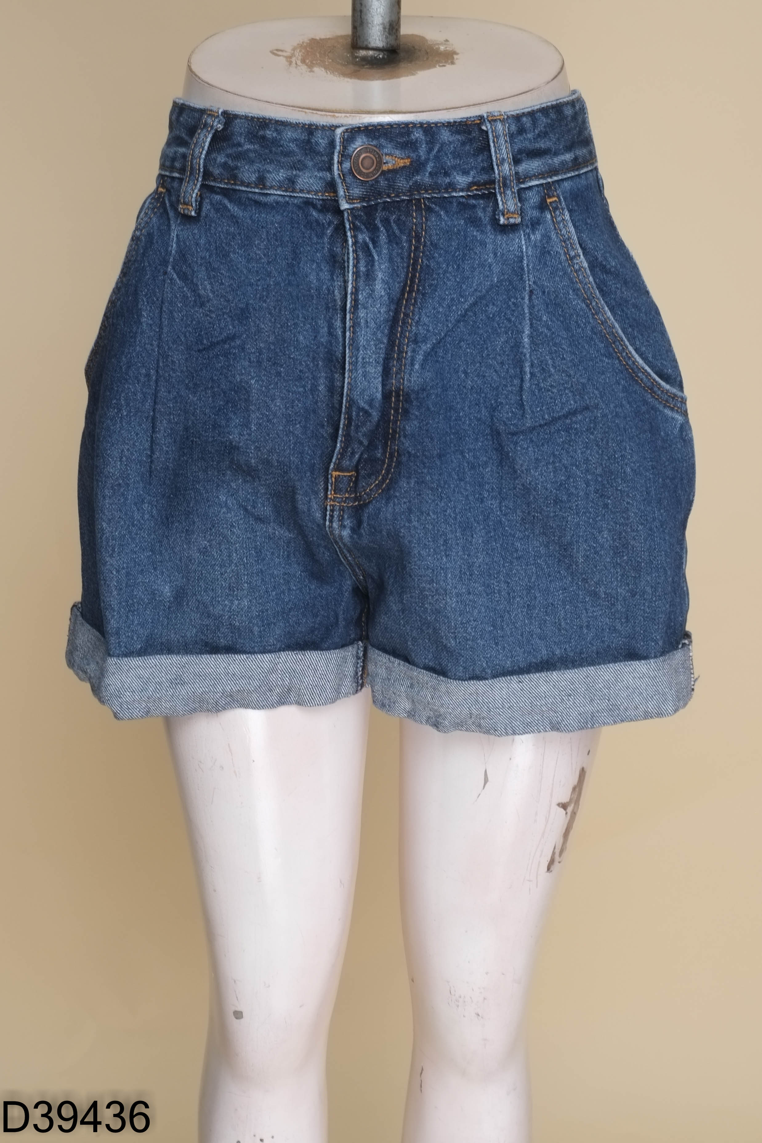 Quần shorts BERSHKA jeans xanh