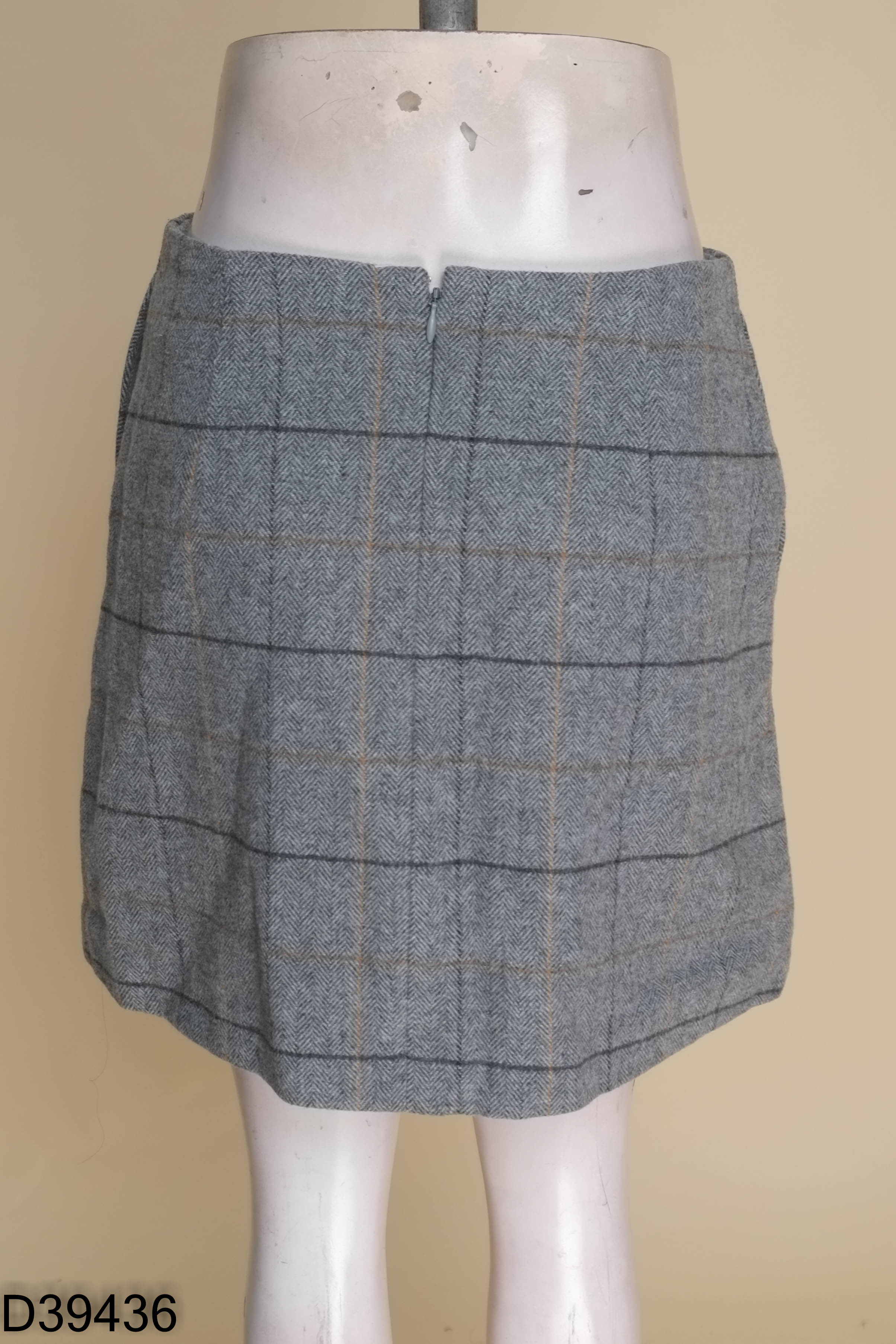 Chân váy UNIQLO dạ xám kẻ