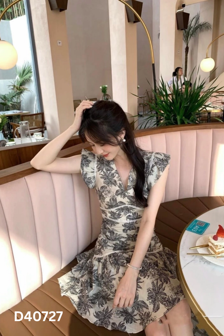 Váy be họa tiết đen
