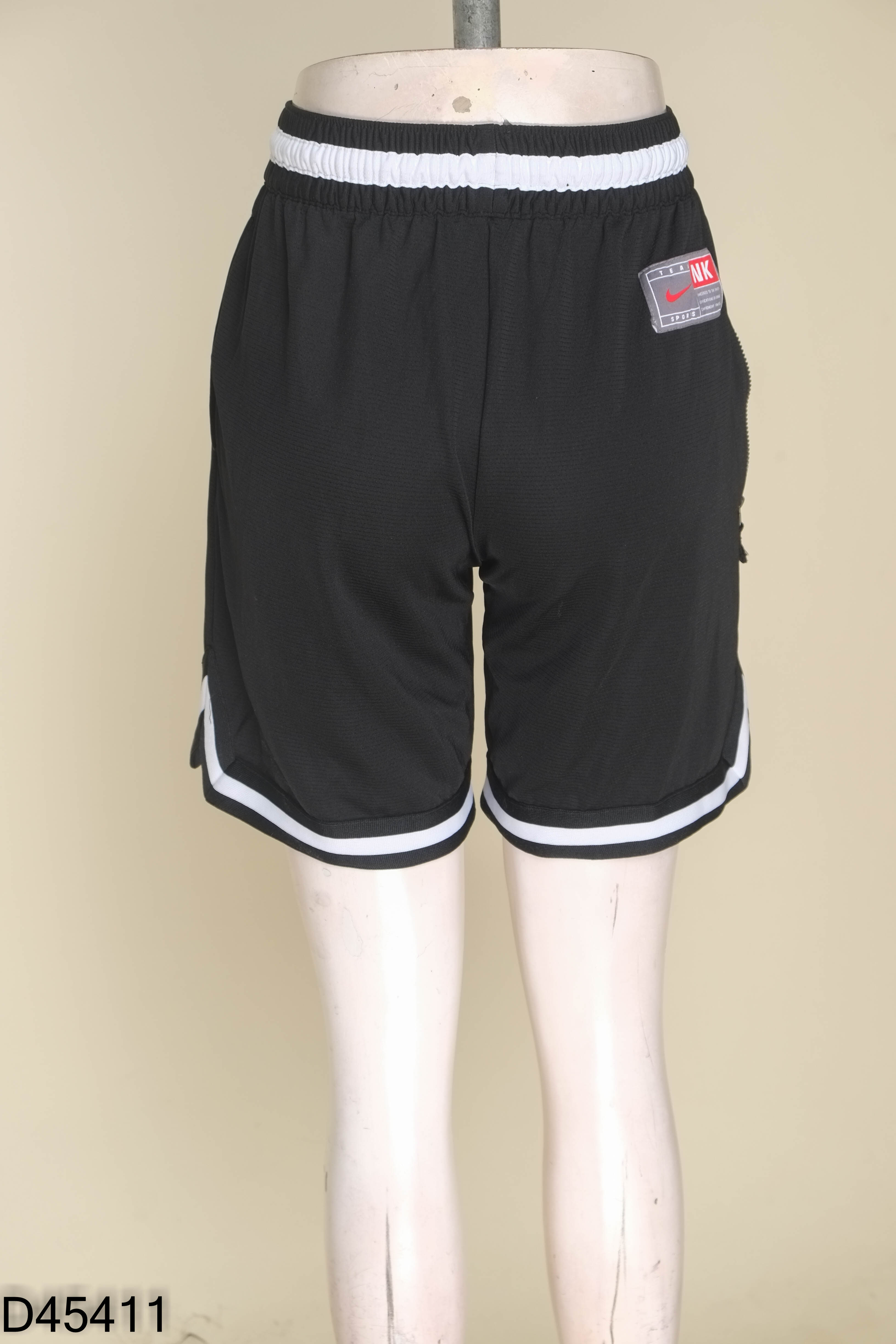Quần shorts NIKE đen in chữ