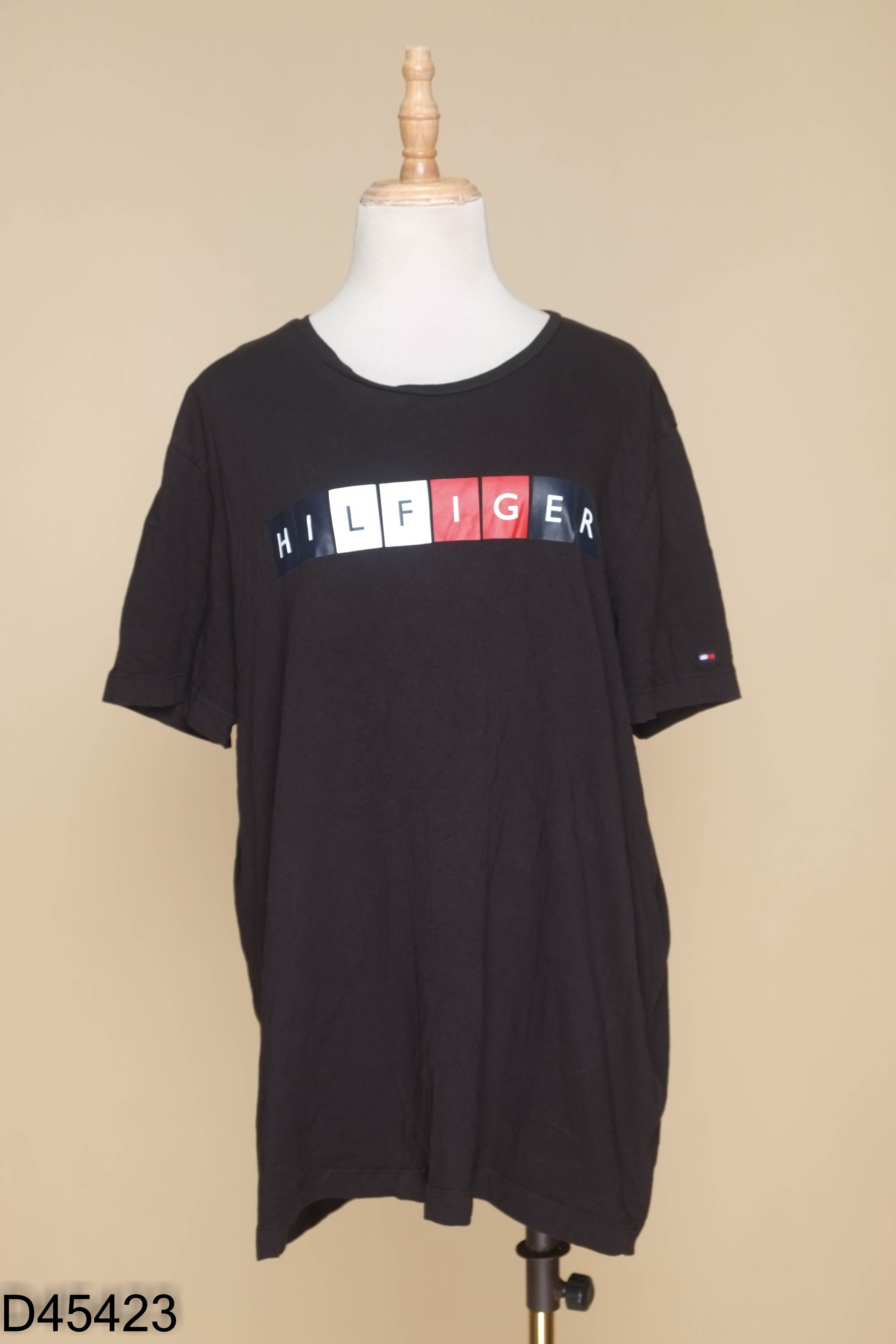 Áo đen TOMMY HILFIGER in chữ (cắt tag)