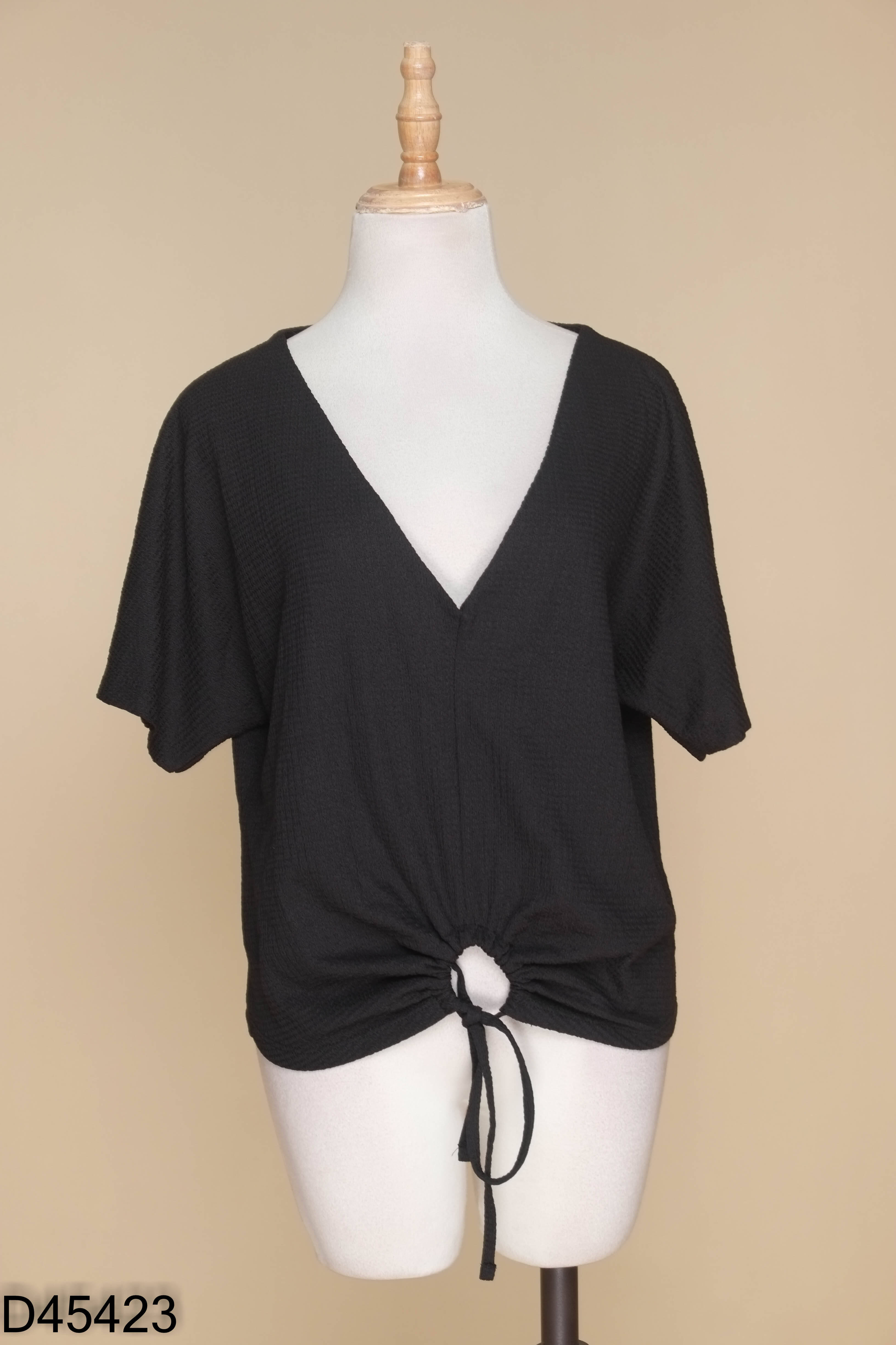 Áo đen ZARA cổ V (xuất)