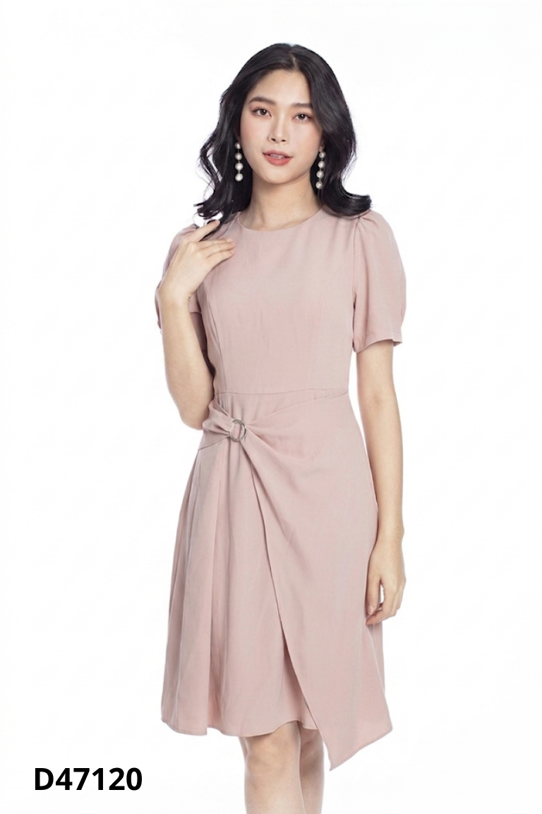 Váy kem trơn cổ tròn
