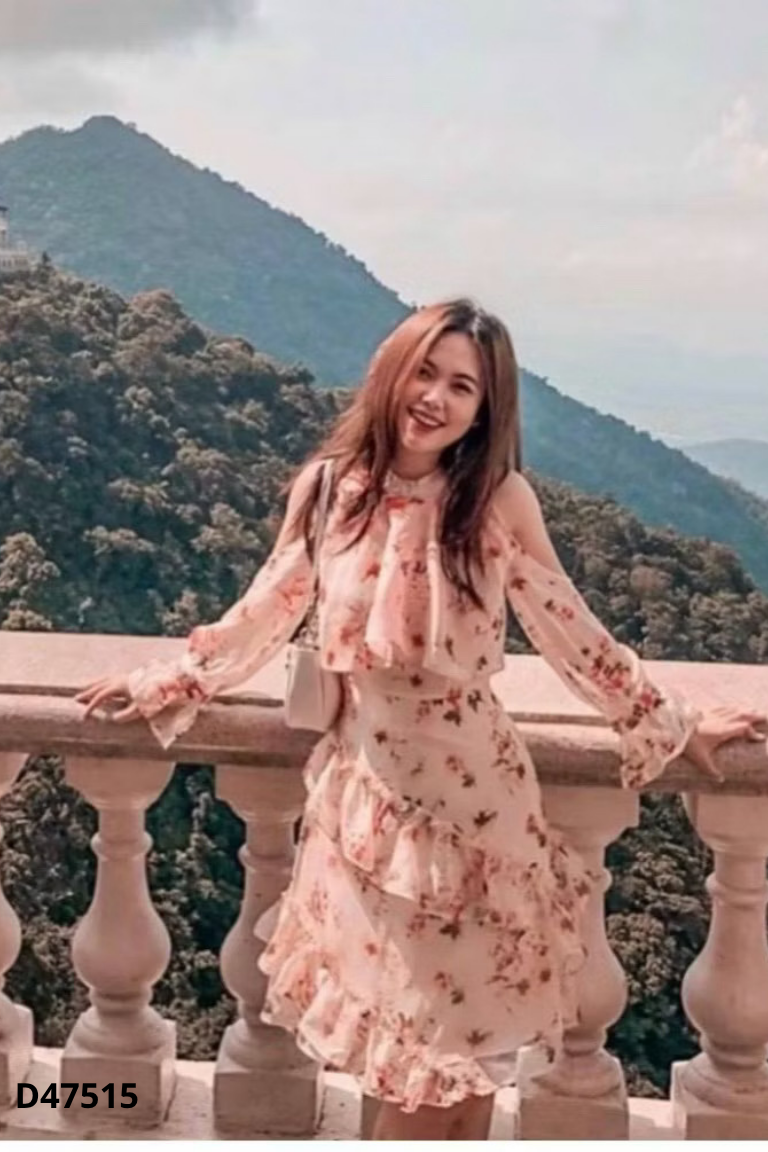 Váy be họa tiết hoa cổ yếm