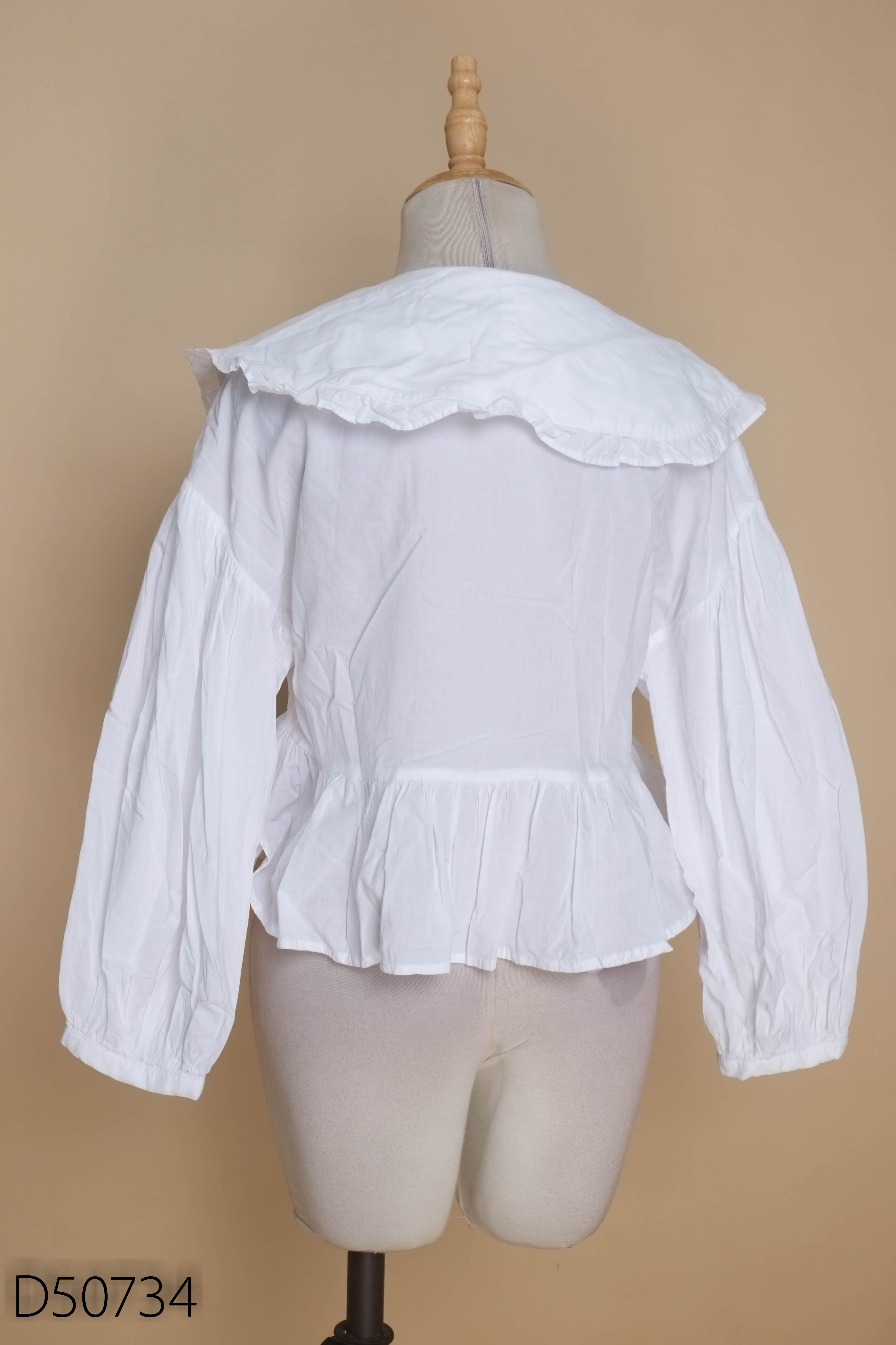 Áo babydoll trắng DIVIDED