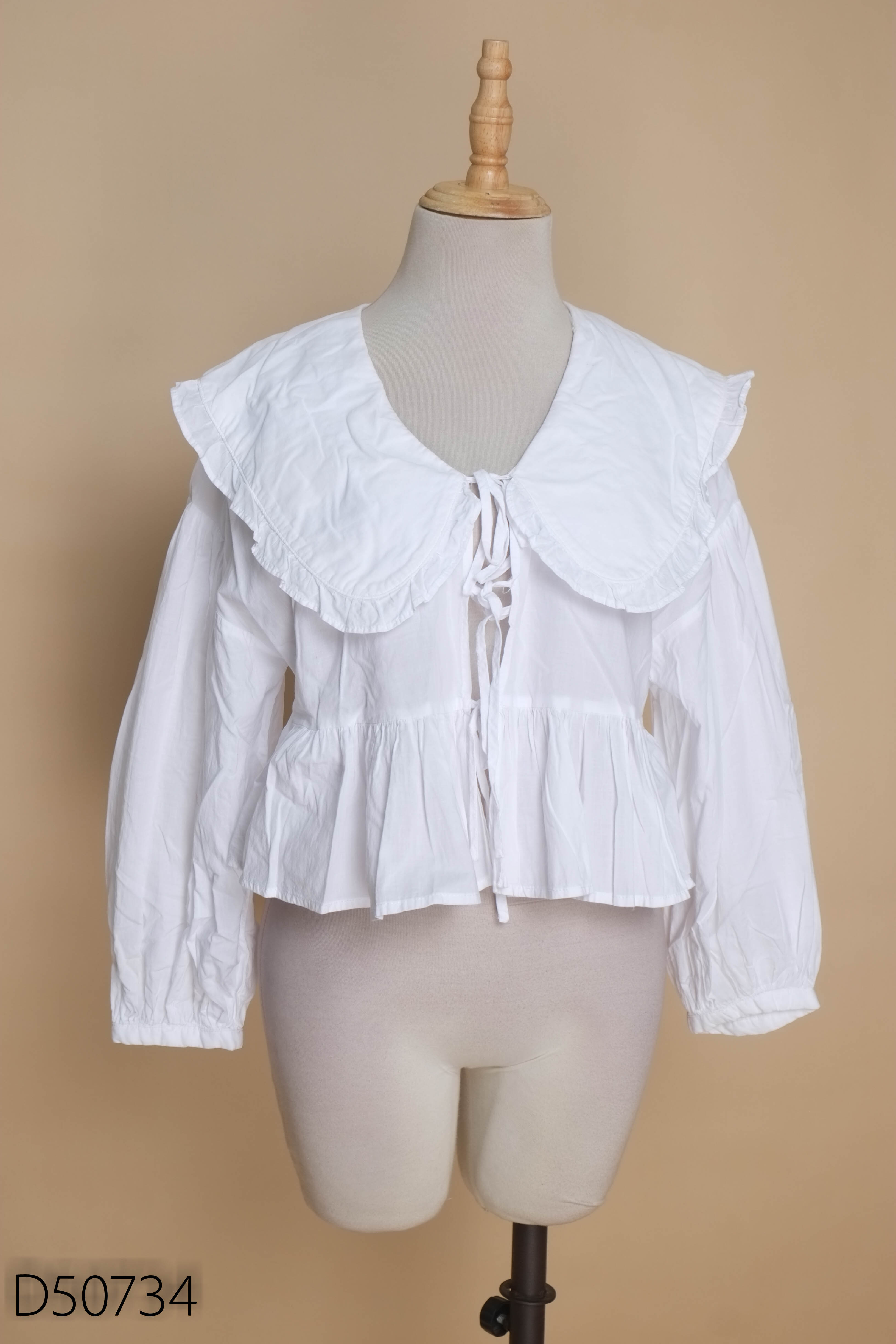 Áo babydoll trắng DIVIDED