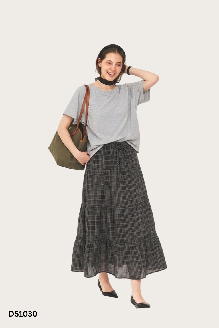 Set Áo thun xám + chân váy kẻ