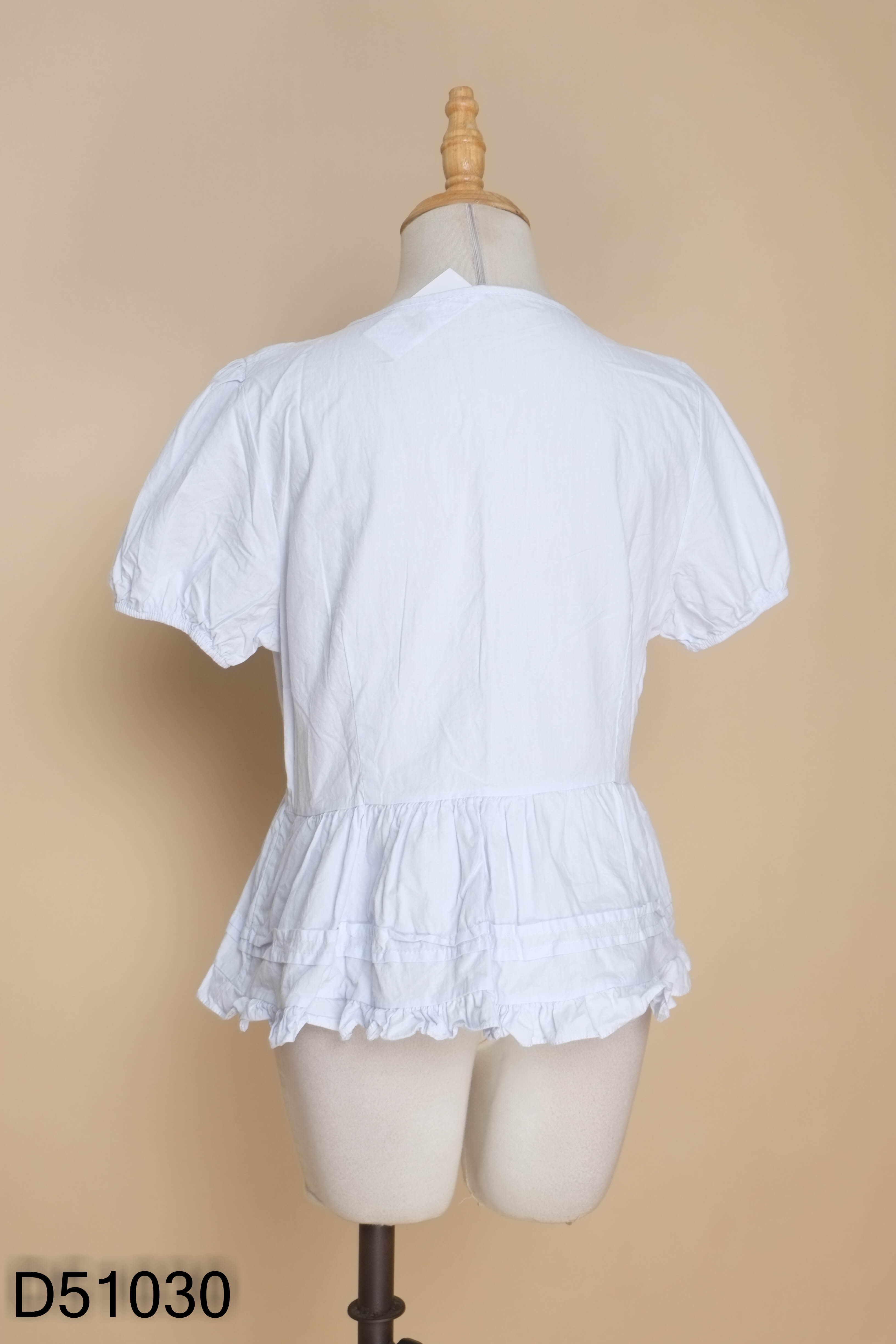 Áo thô xanh phối cúc