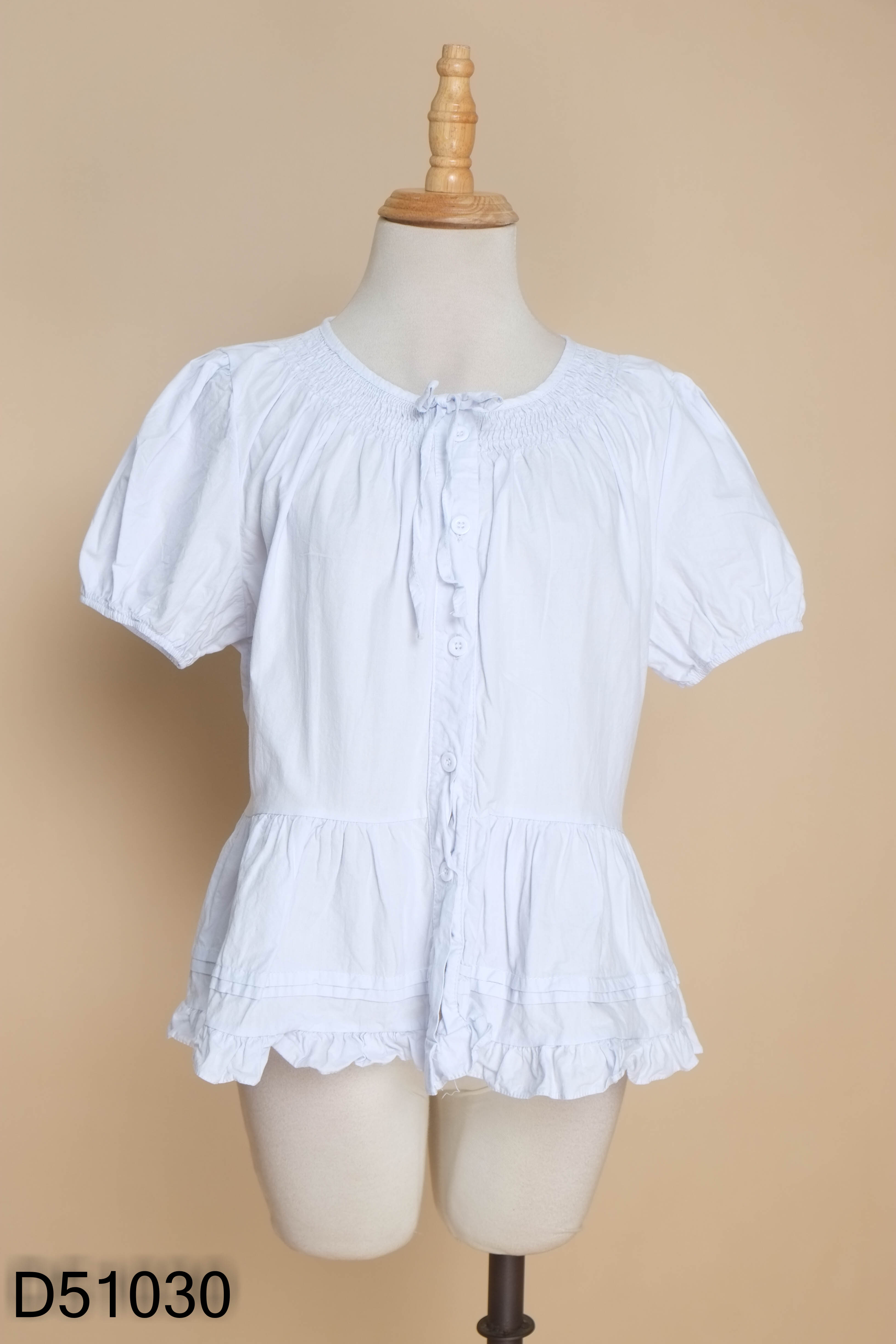 Áo thô xanh phối cúc