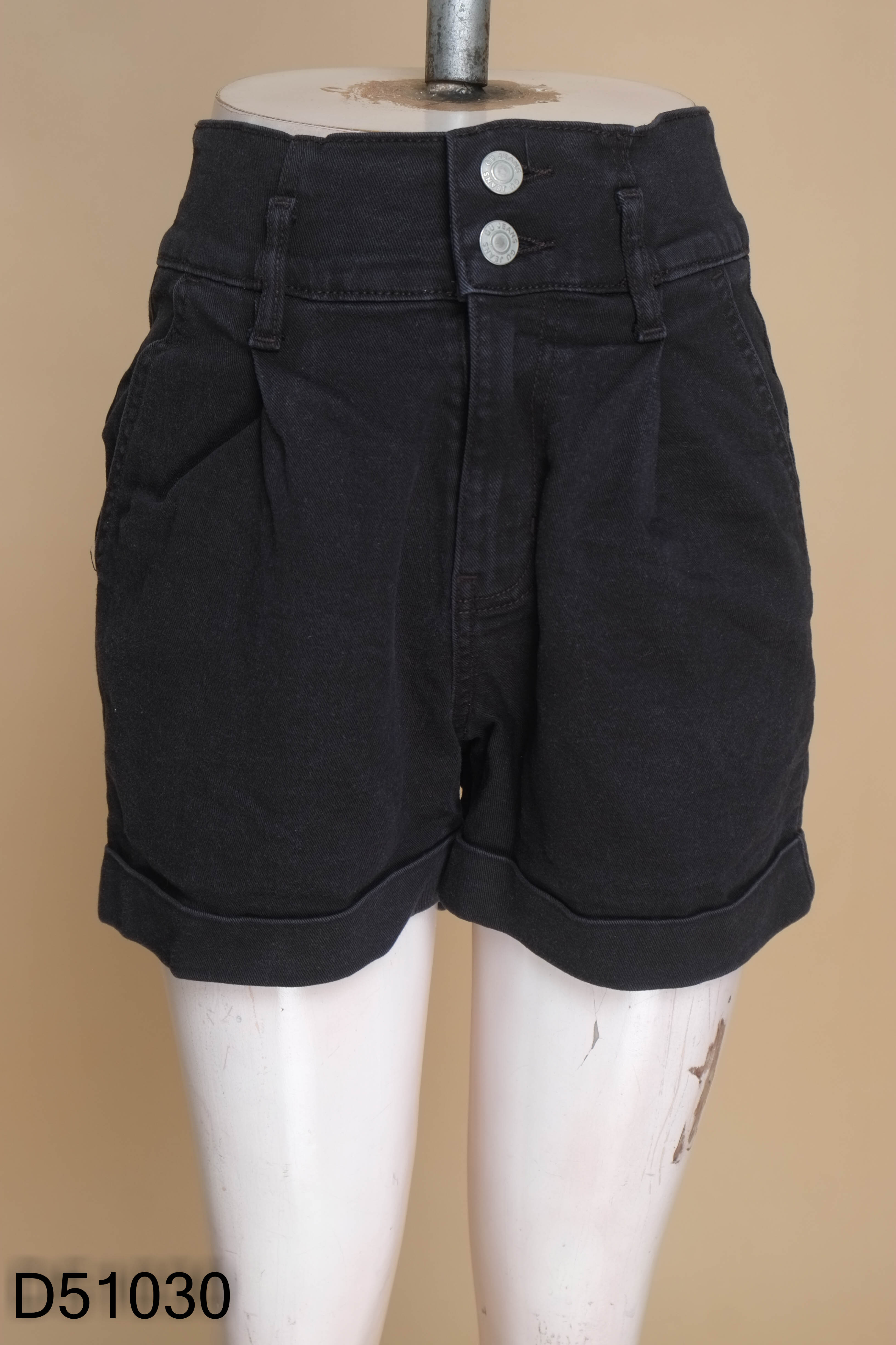 Quần shorts GU jeans đen