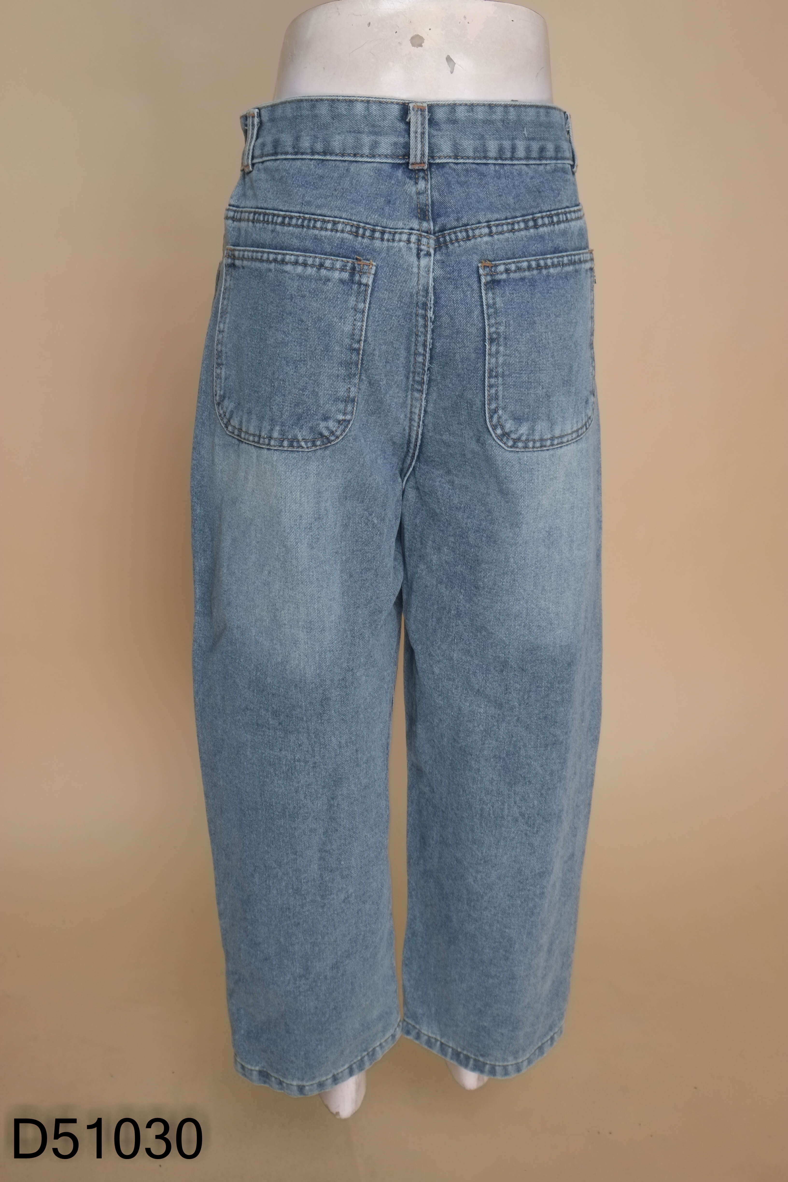 Quần jeans xanh trơn