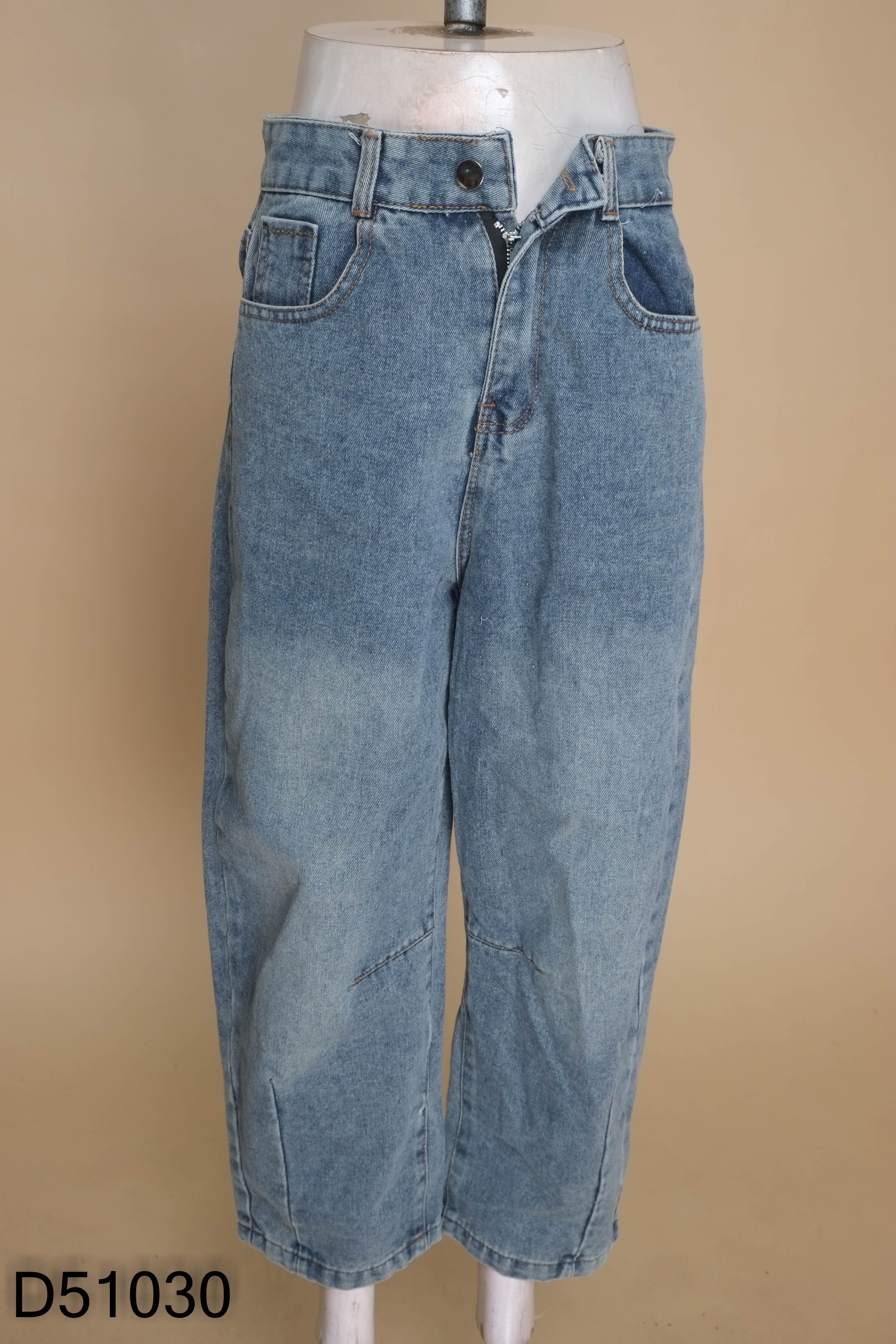 Quần jeans xanh trơn