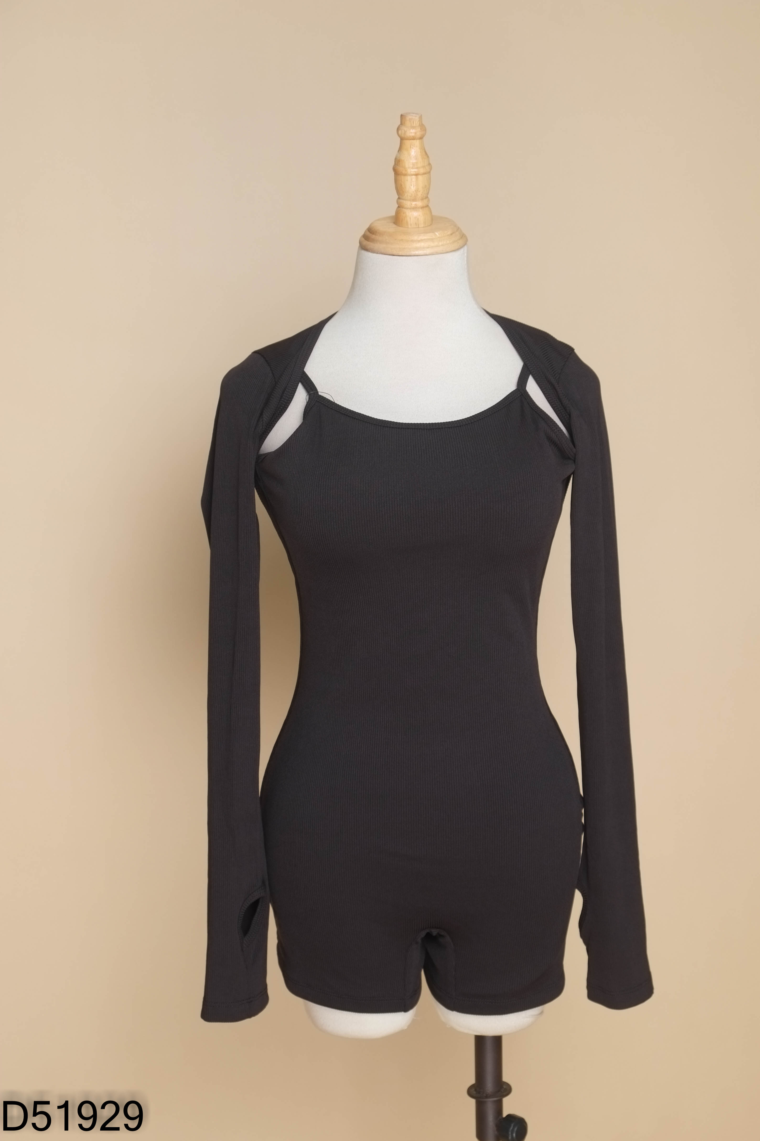 NEWTAG Set Jumpsuits hai dây đen kèm áo