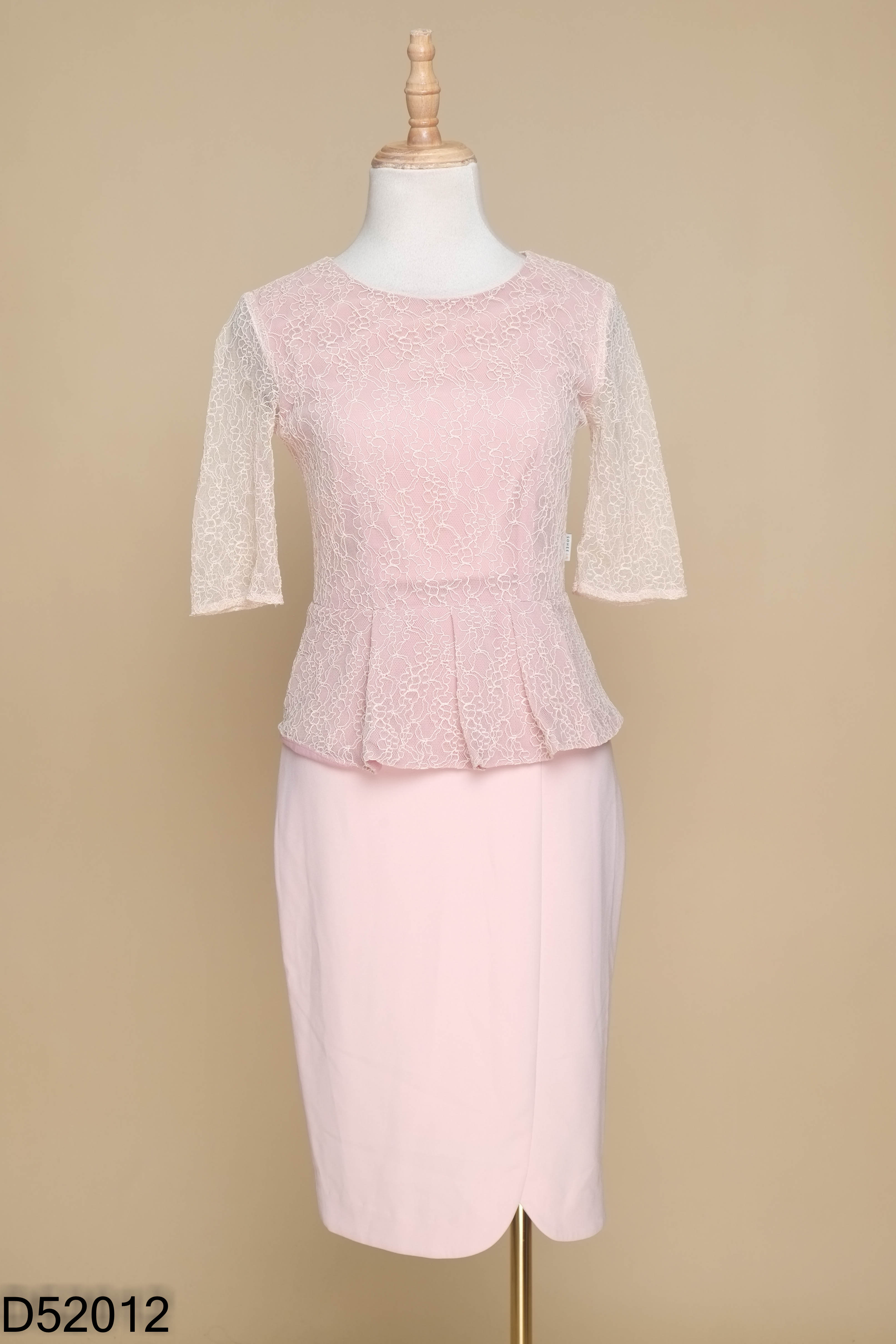 Váy SOHEE hồng phối ren be