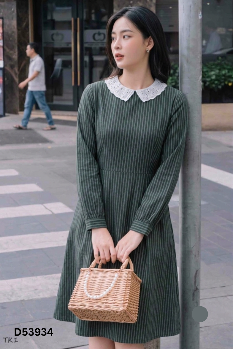 Váy xanh kẻ trắng cổ ren bèo