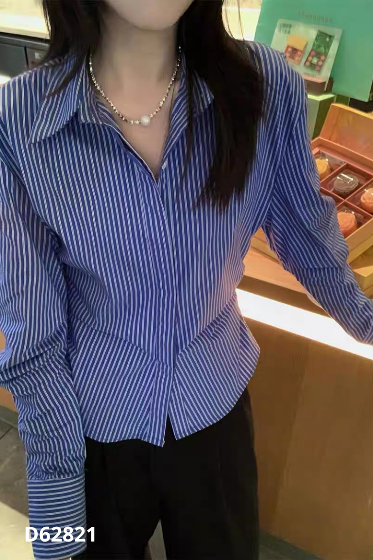 Áo sơ mi xanh sọc trắng