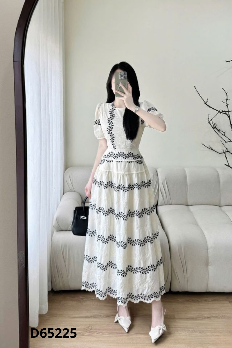 Váy be họa tiết đen