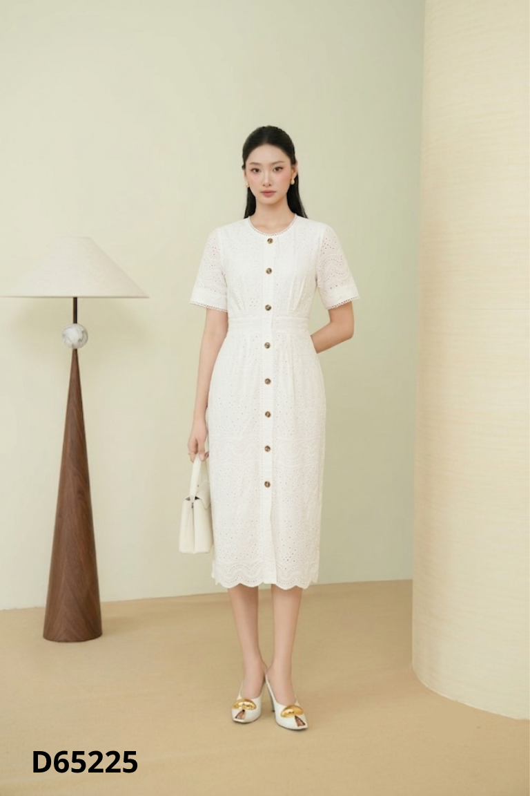 Váy be họa tiết lỗ