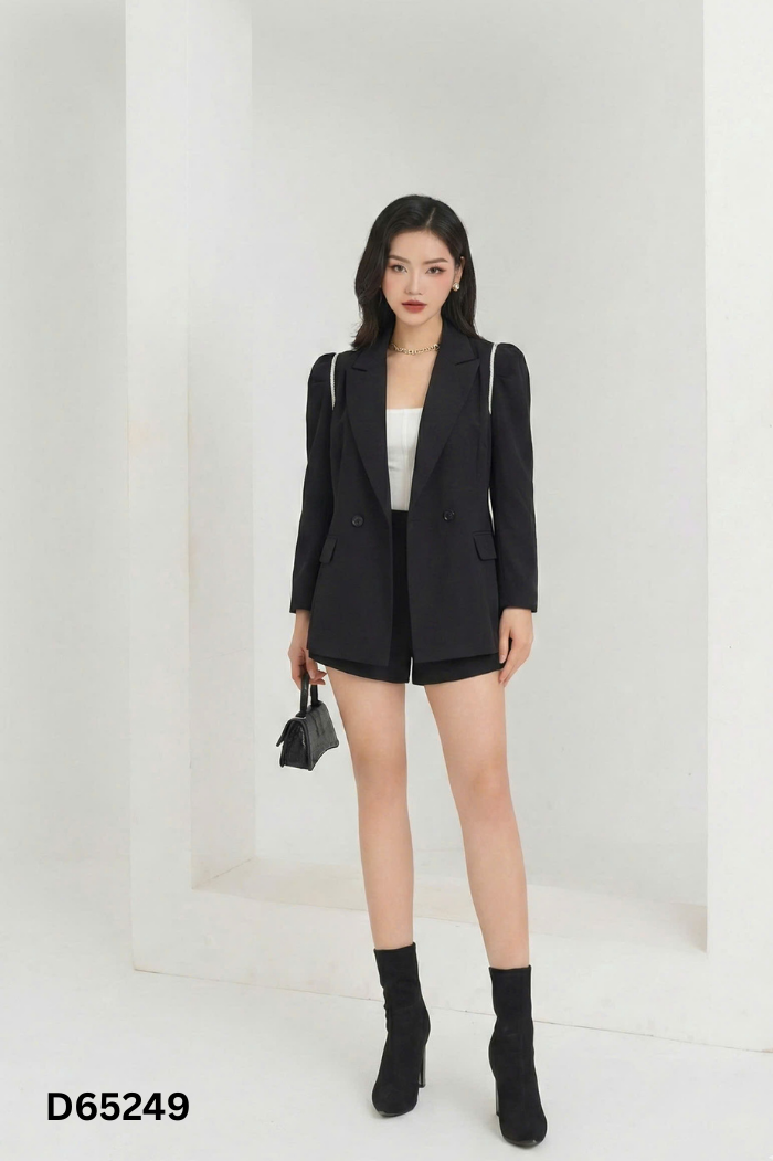 Blazer đen viền be