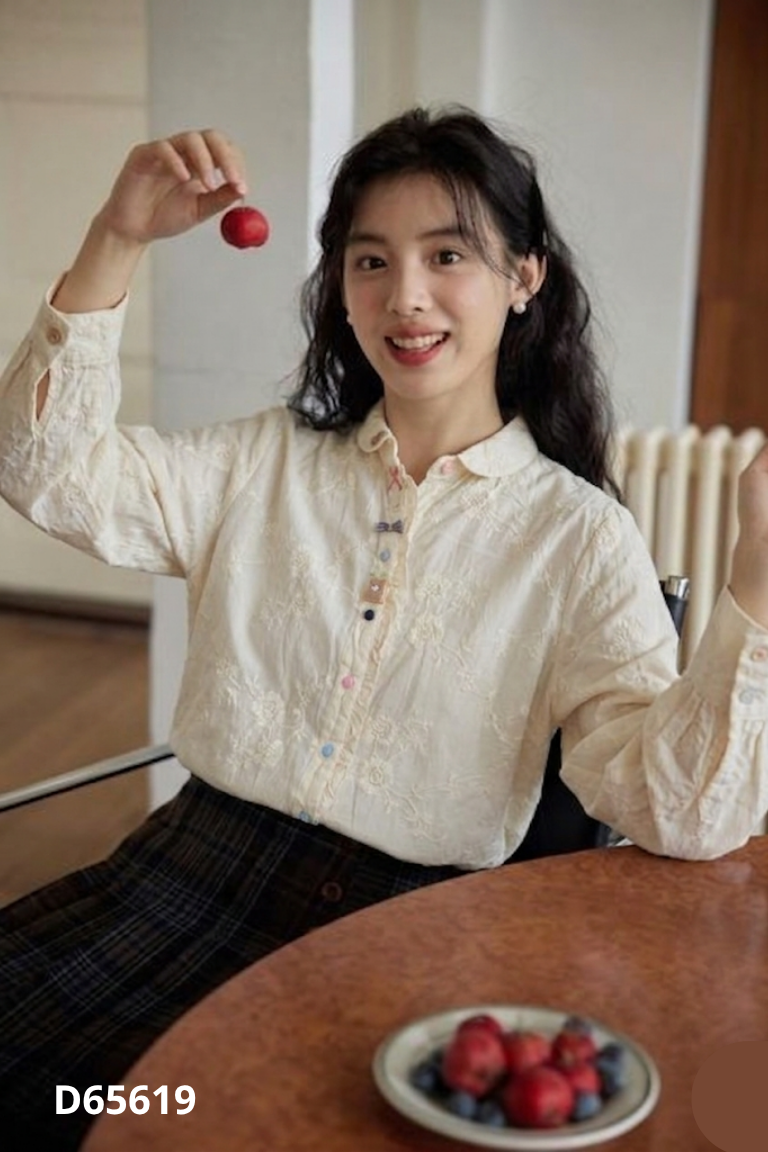 Áo be thêu hoa nơ thỏ