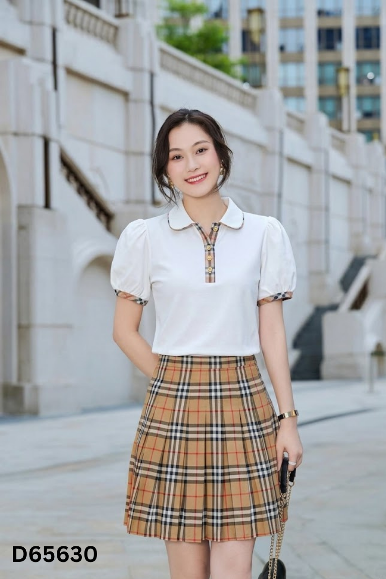 Set áo trắng + chân váy xếp ly nâu caro