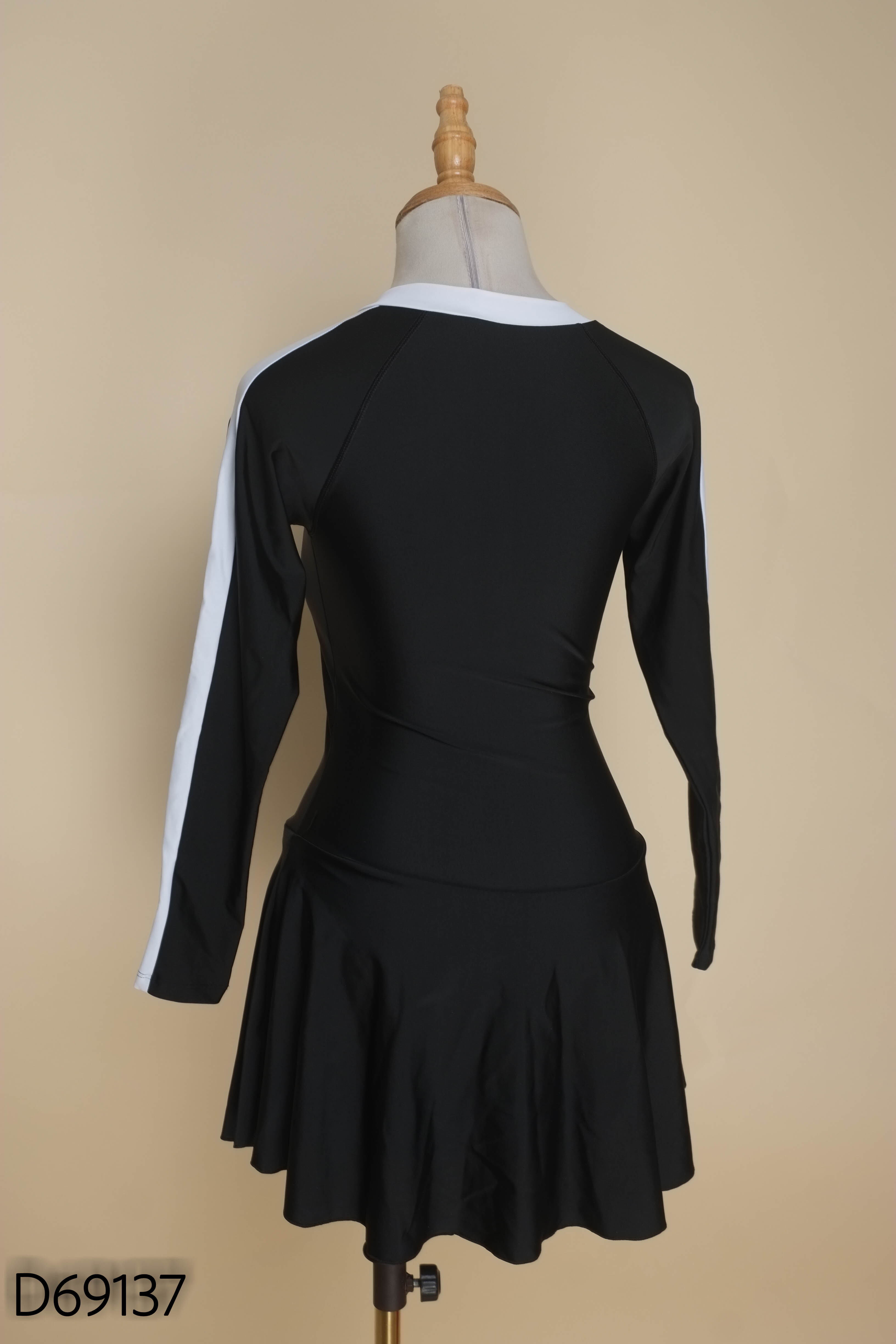 Váy tập đen U TODAY WEAR