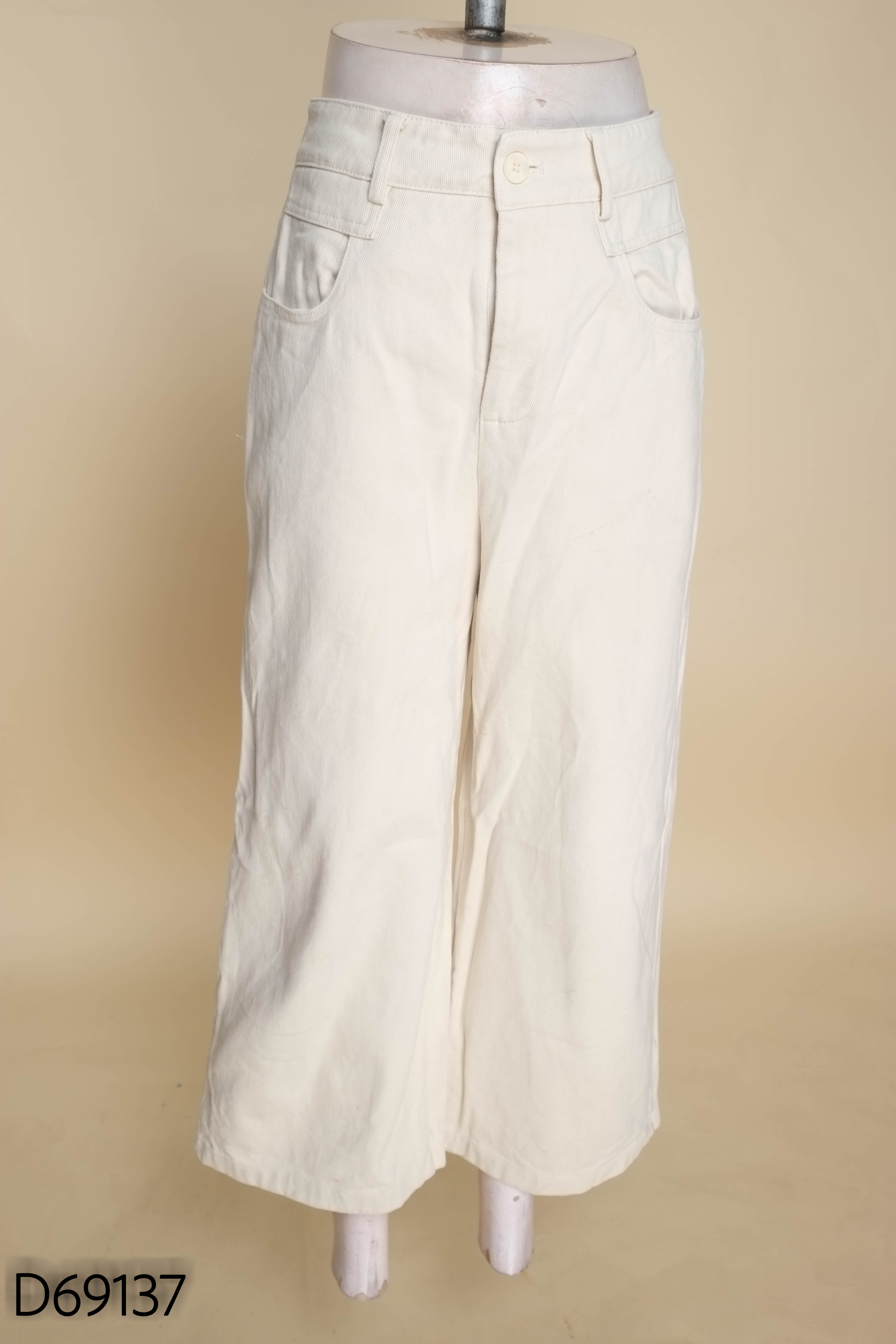 Quần jeans be trơn ống rộng