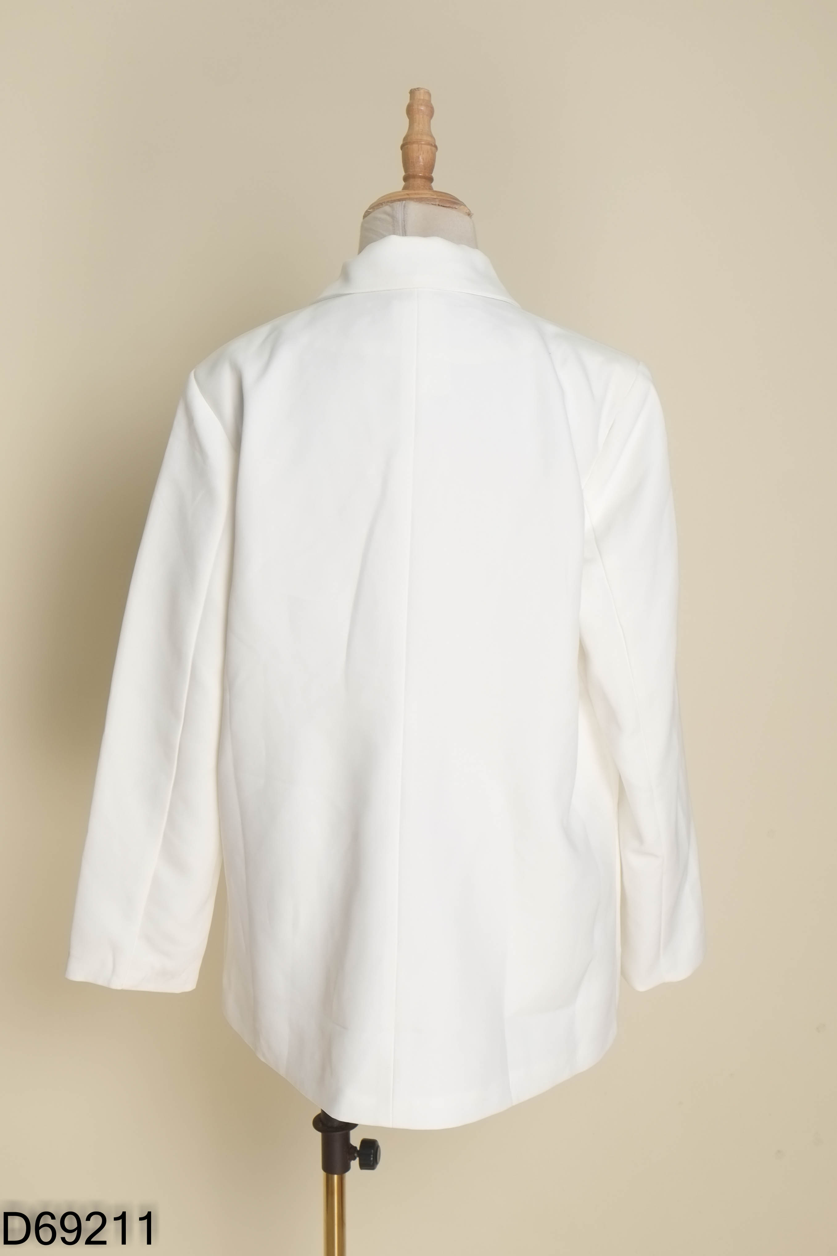 Áo khoác vest trắng có đệm vai