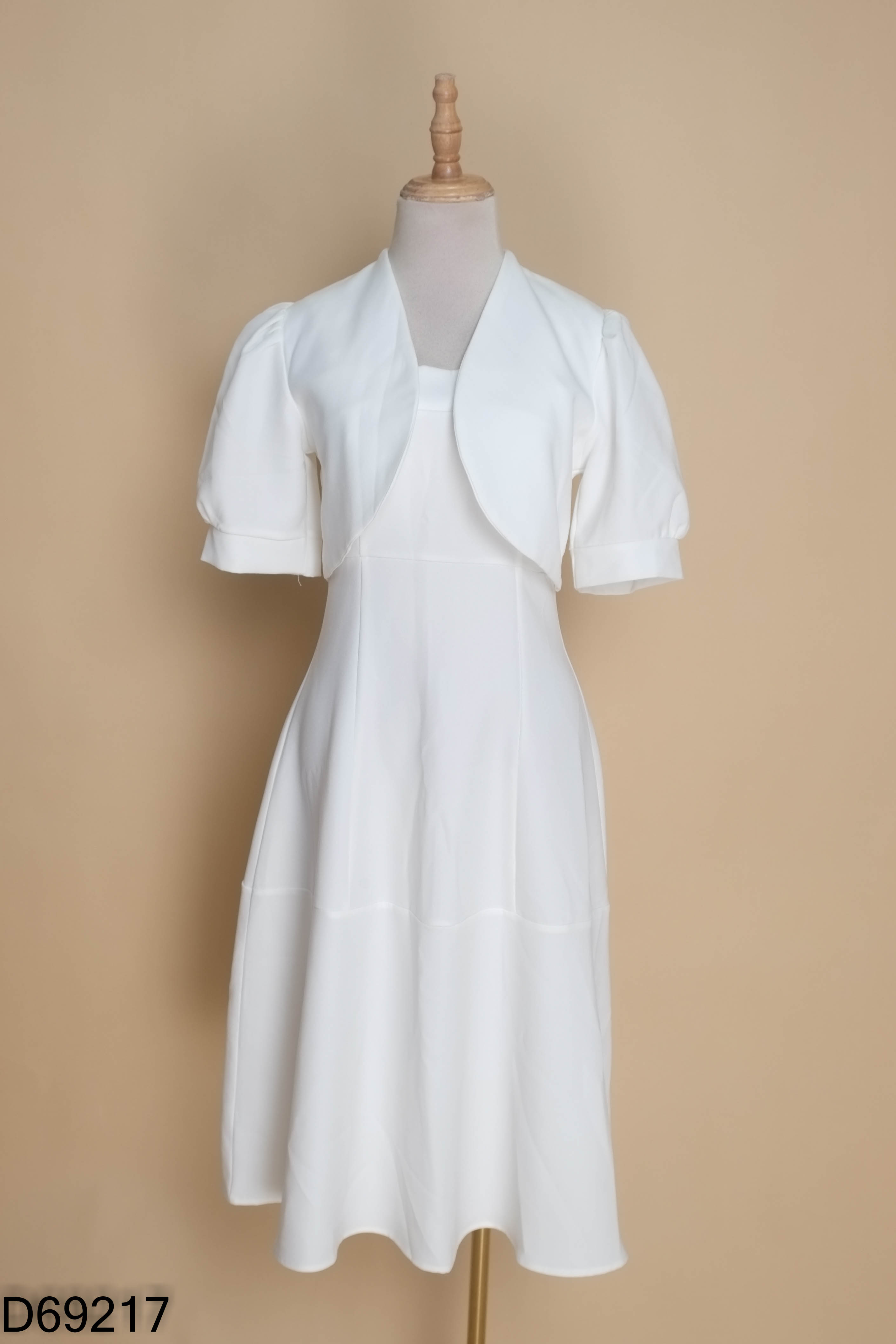 Set áo khoác + váy trắng hai dây