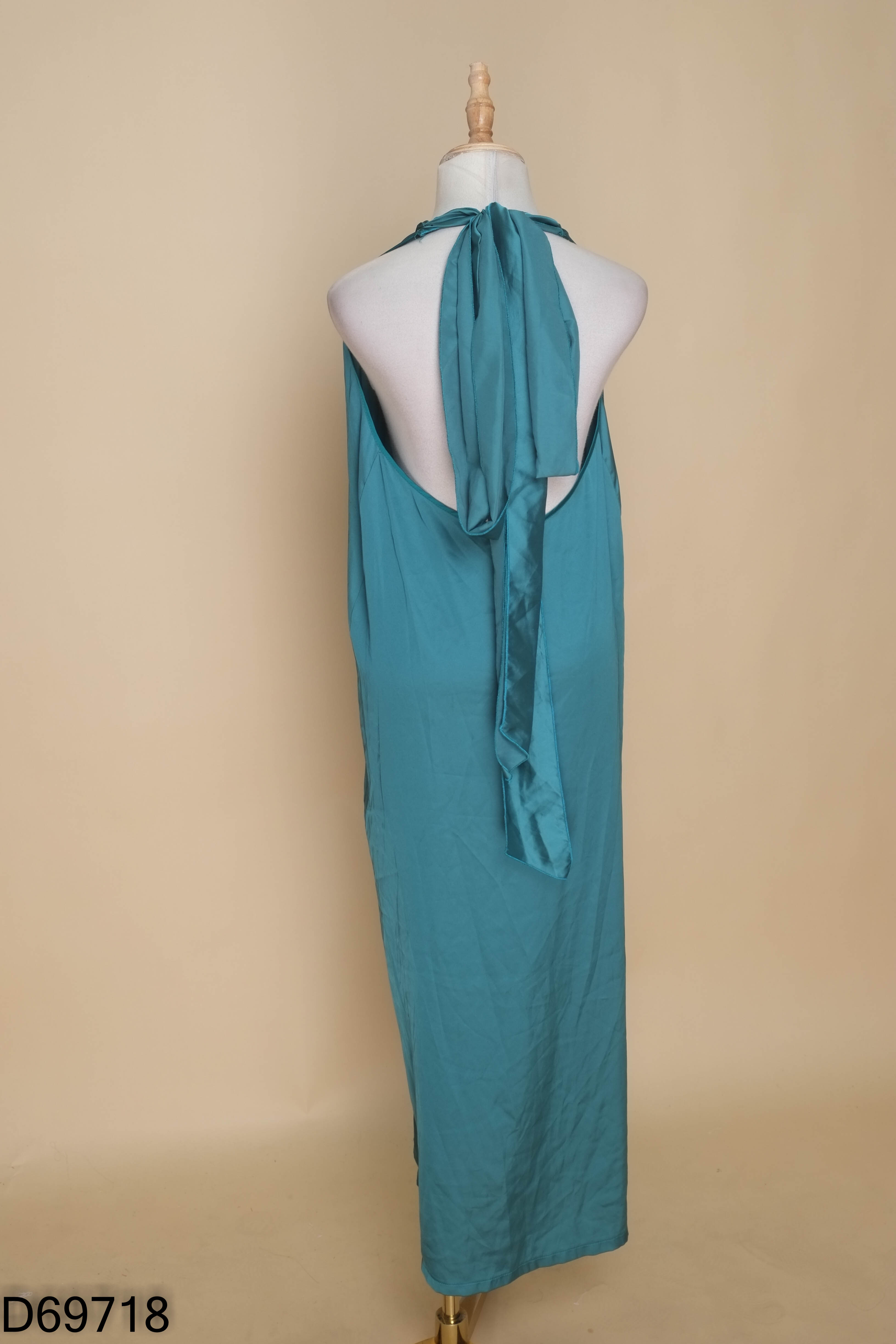 Váy EM WEAR lụa xanh cổ yếm