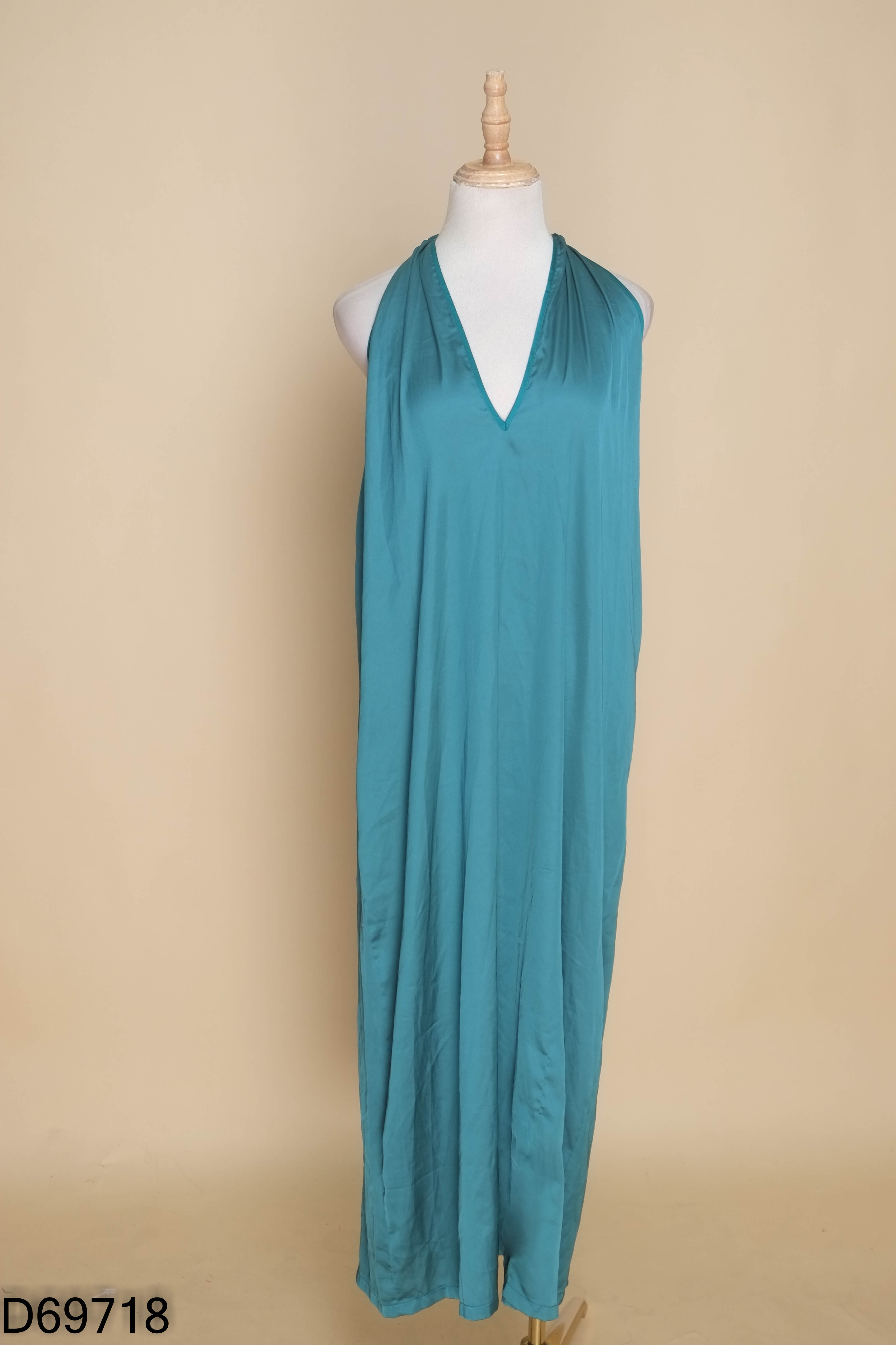 Váy EM WEAR lụa xanh cổ yếm