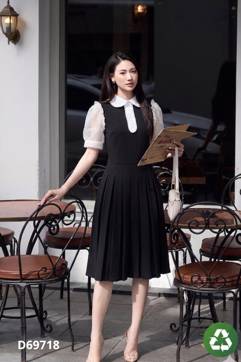 Váy H'ALLURE đen phối cổ trắng