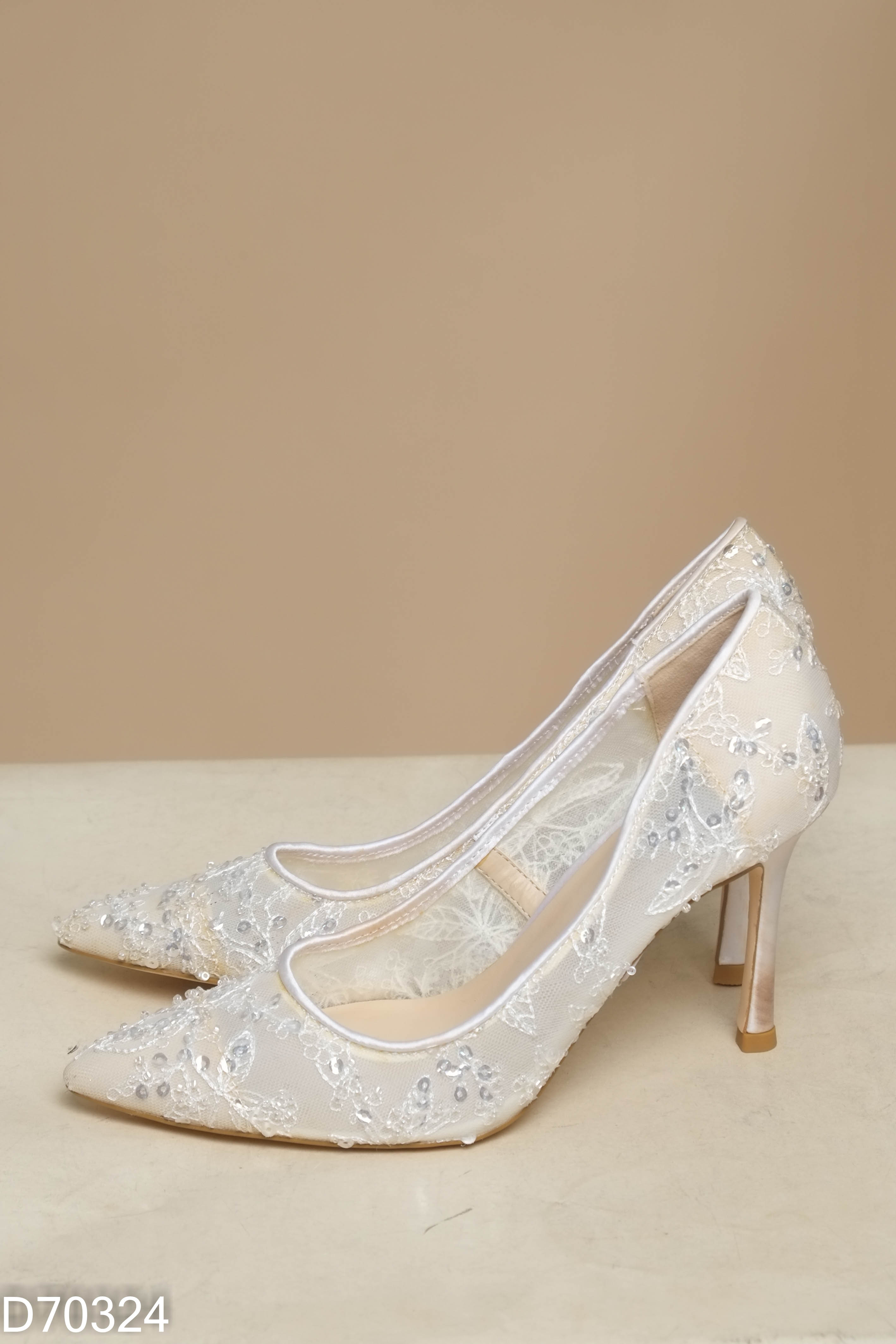 Giày cao gót GRACE SHOES kem thêu hoa