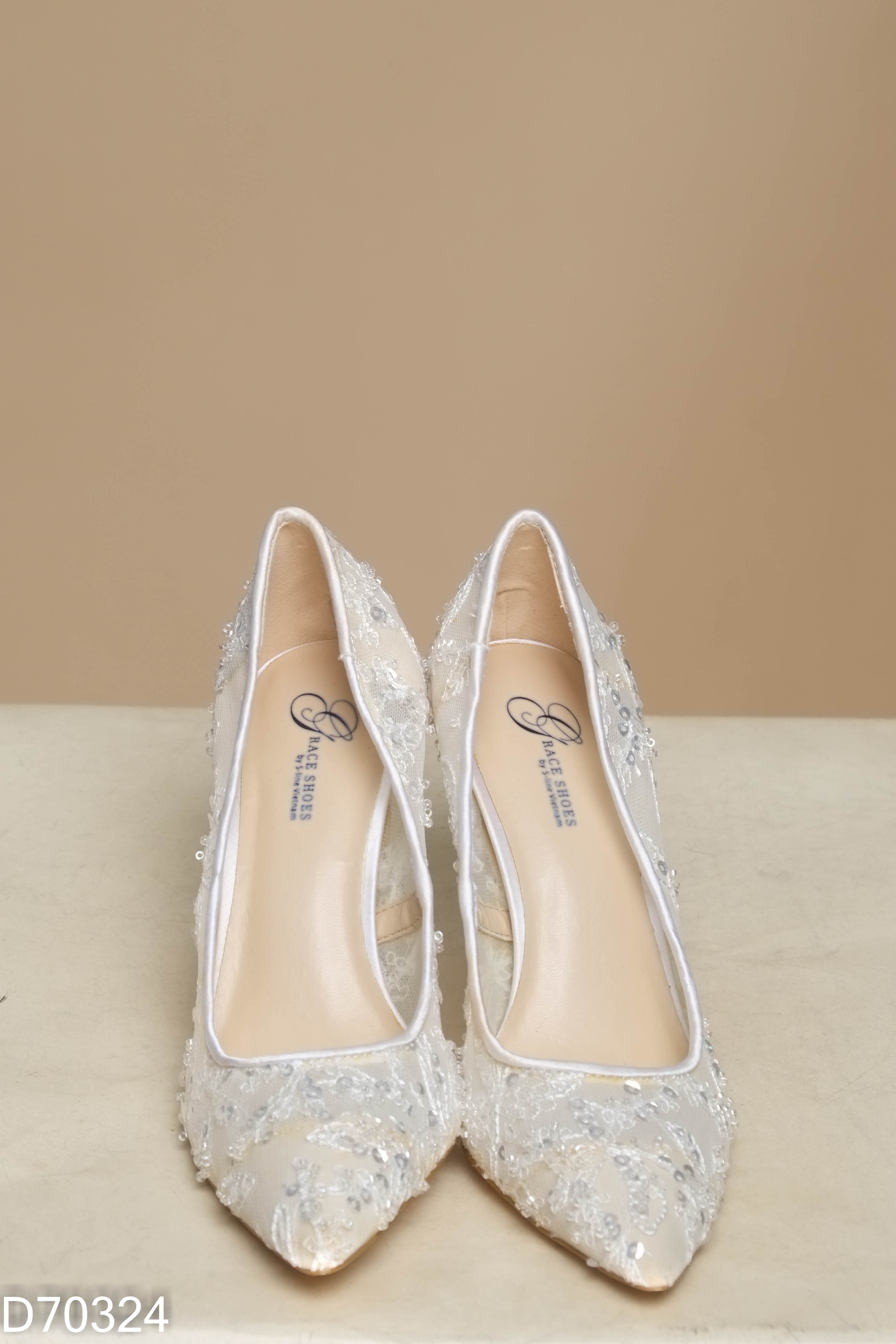 Giày cao gót GRACE SHOES kem thêu hoa