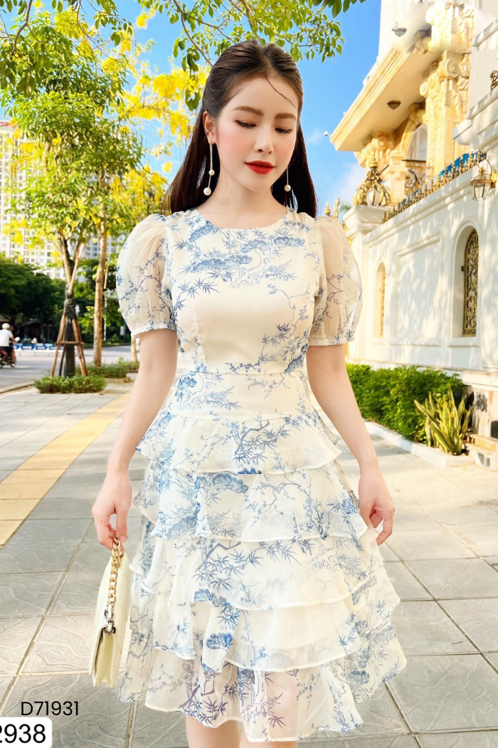 Váy DVC voan trắng hoạ tiết xanh