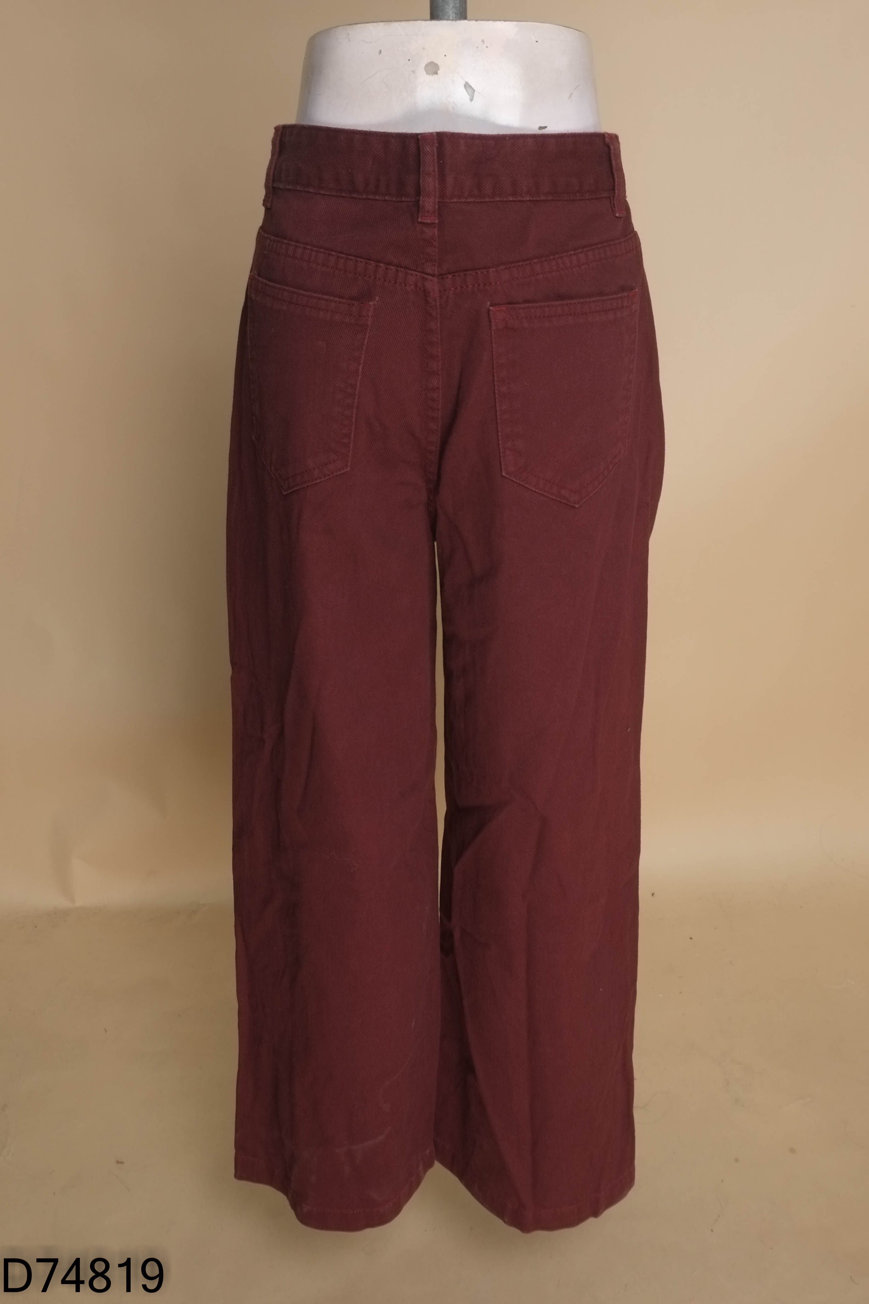 Quần kaki đỏ sẫm
