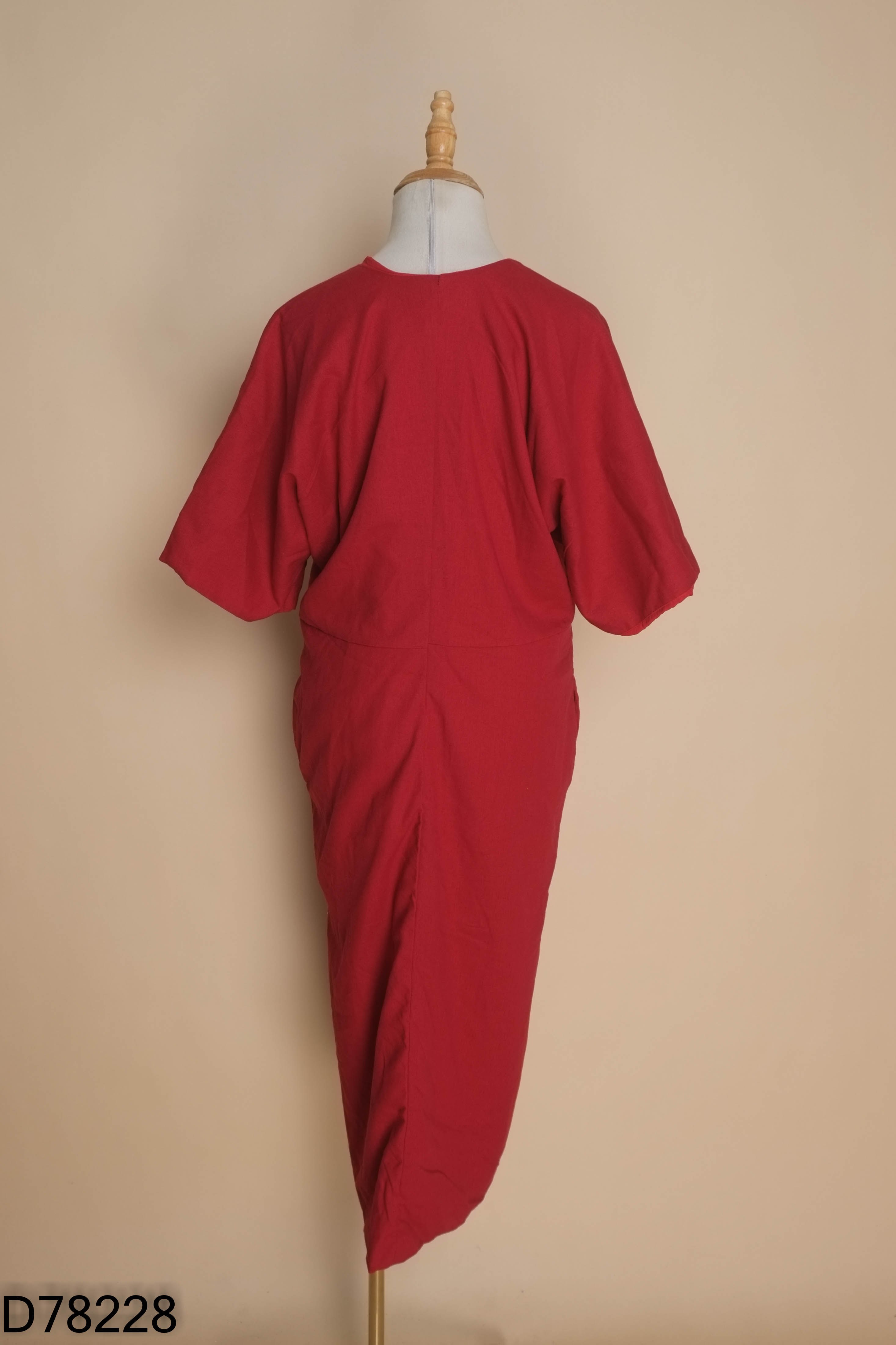 Váy linen đỏ cổ V tay phồng