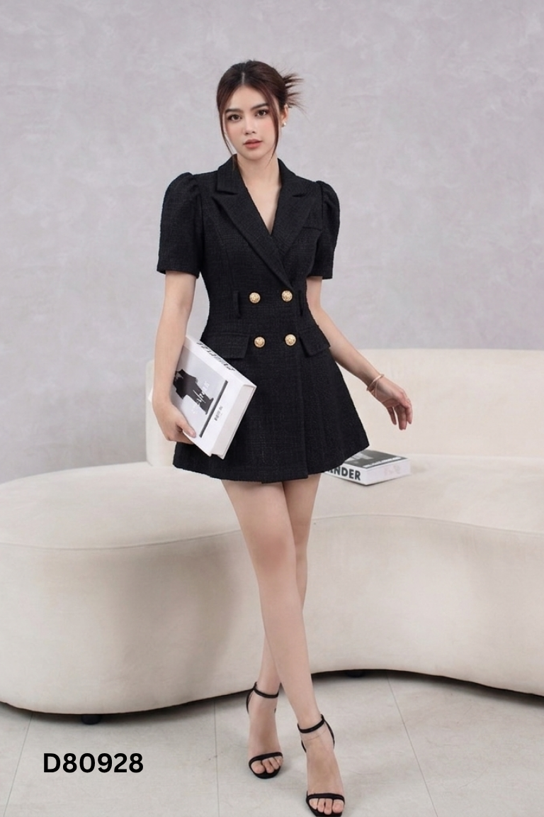 Set Áo đen cổ vest phối cúc + quần shorts