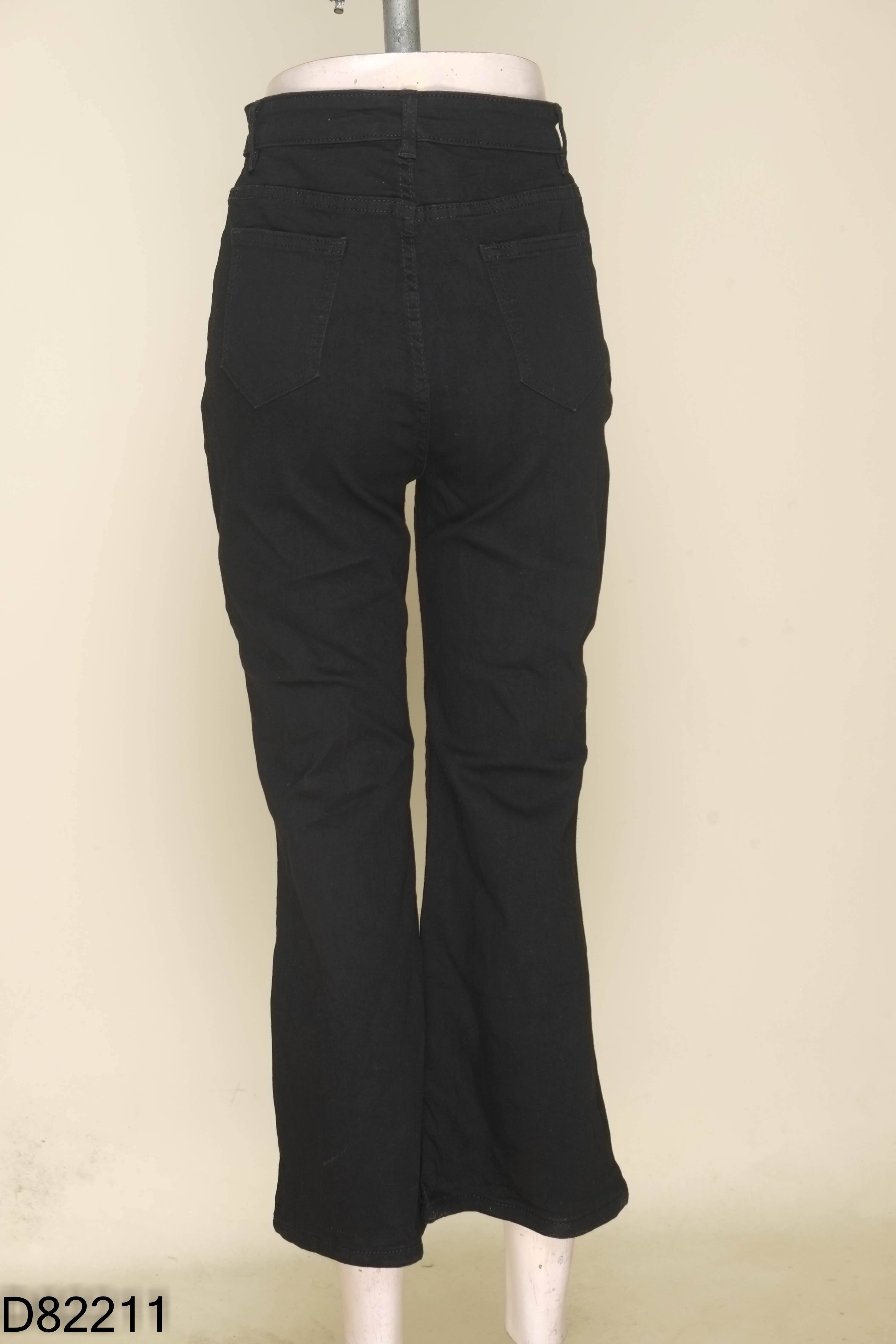 Quần jeans đen ống loe