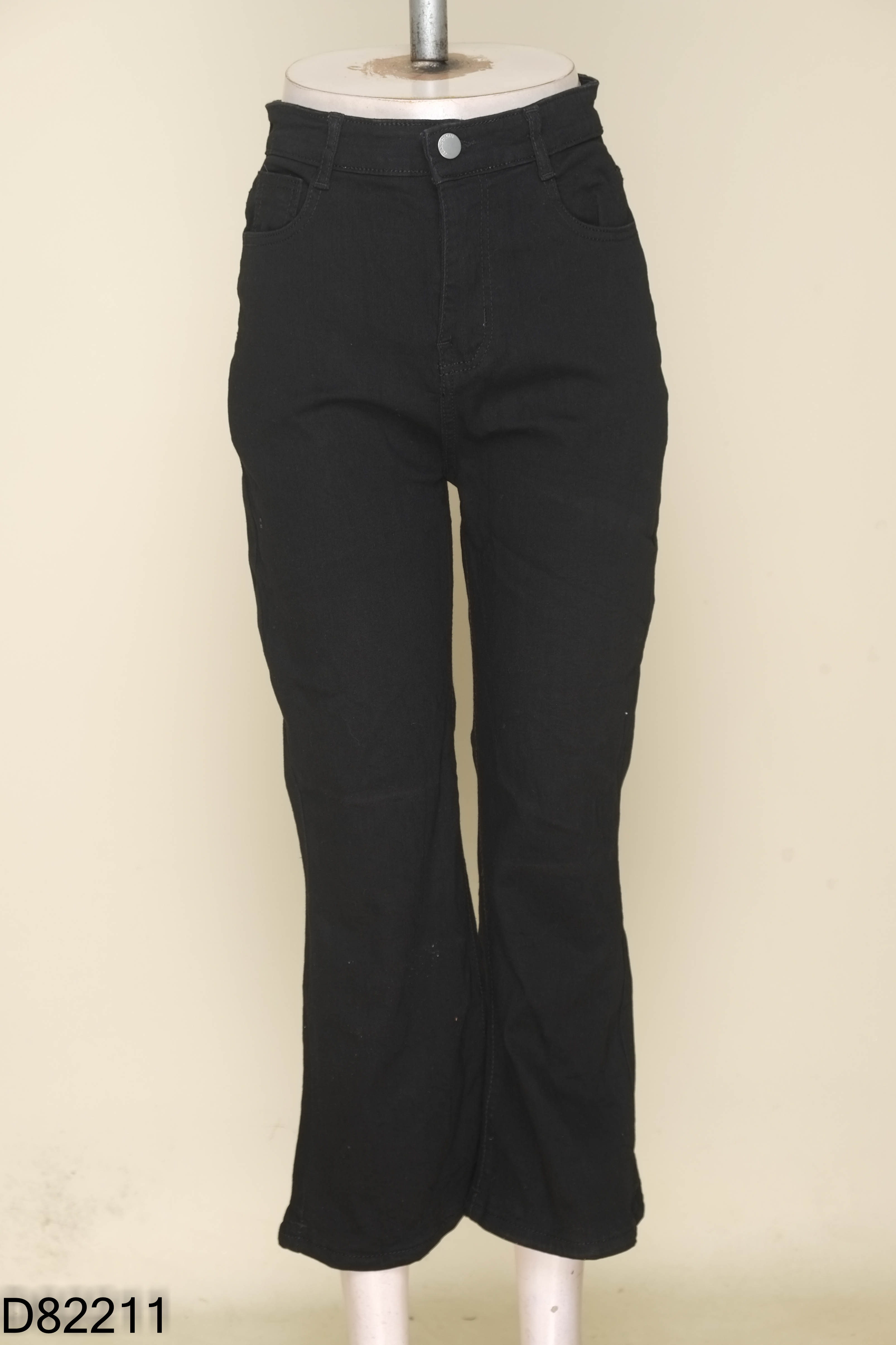 Quần jeans đen ống loe
