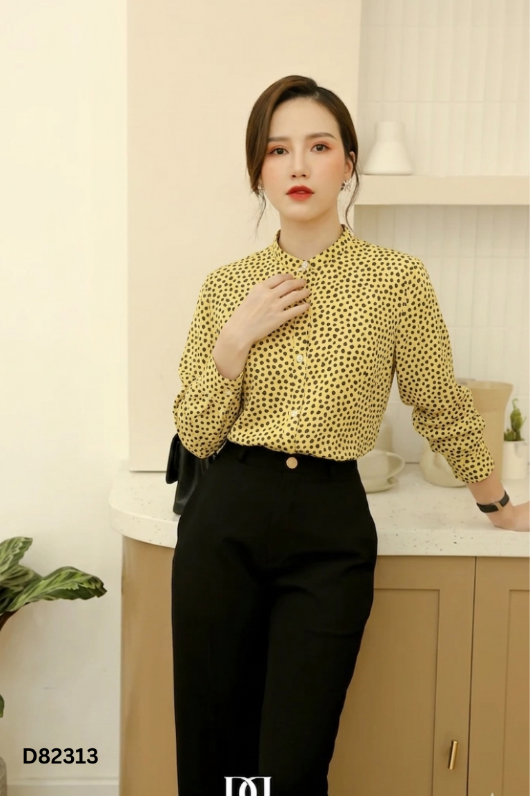Áo vàng họa tiết đen