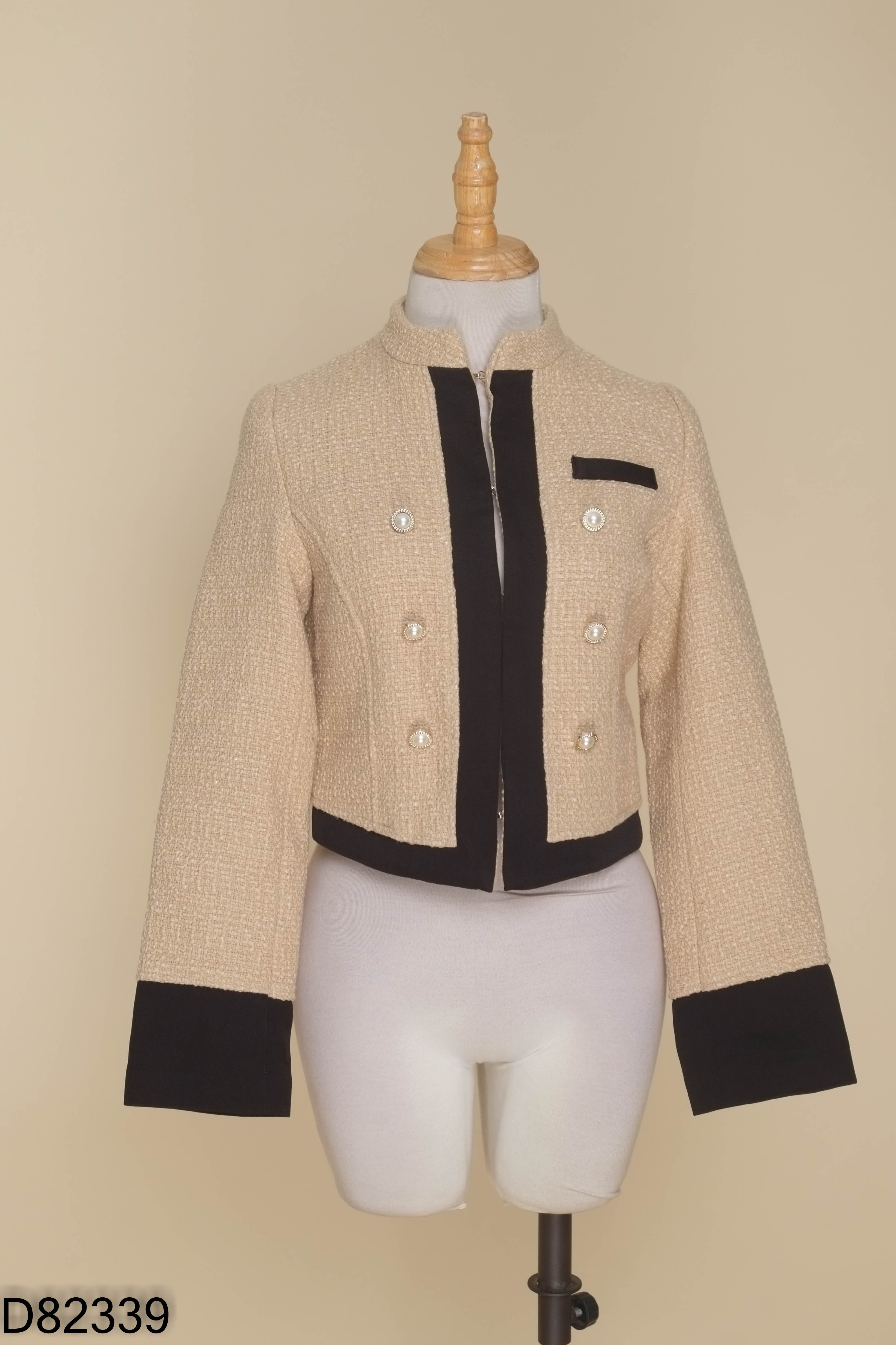 Áo tweed nâu viền đen phối cúc ngọc